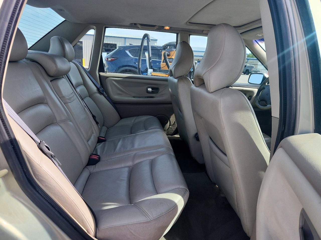 2000 Volvo S70 Base Серебряный vin: YV1LS61JXY2631253