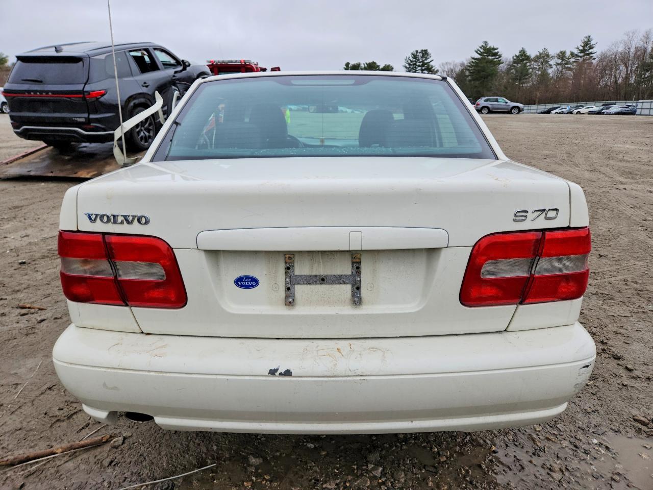 2000 Volvo S70 Base White vin: YV1LS61JXY2636680