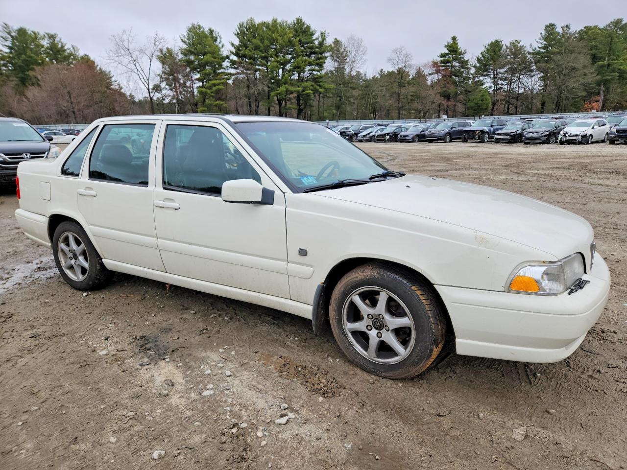2000 Volvo S70 Base White vin: YV1LS61JXY2636680