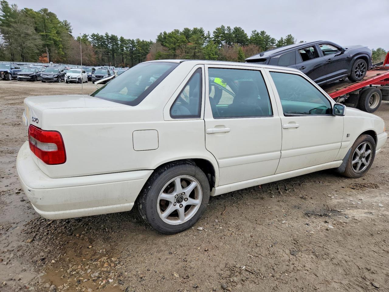 2000 Volvo S70 Base White vin: YV1LS61JXY2636680