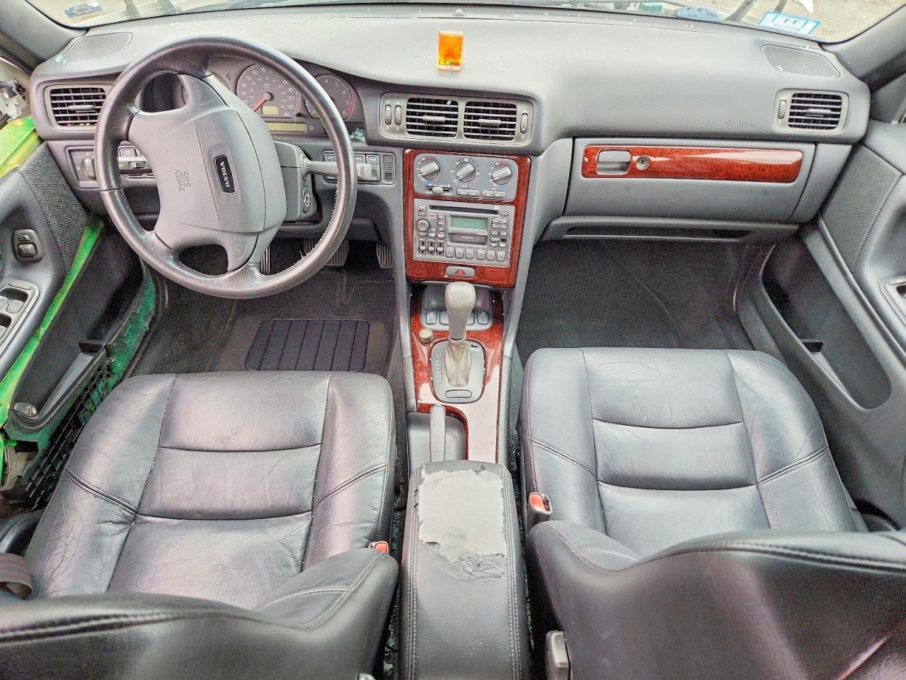 2000 Volvo S70 Base White vin: YV1LS61JXY2636680