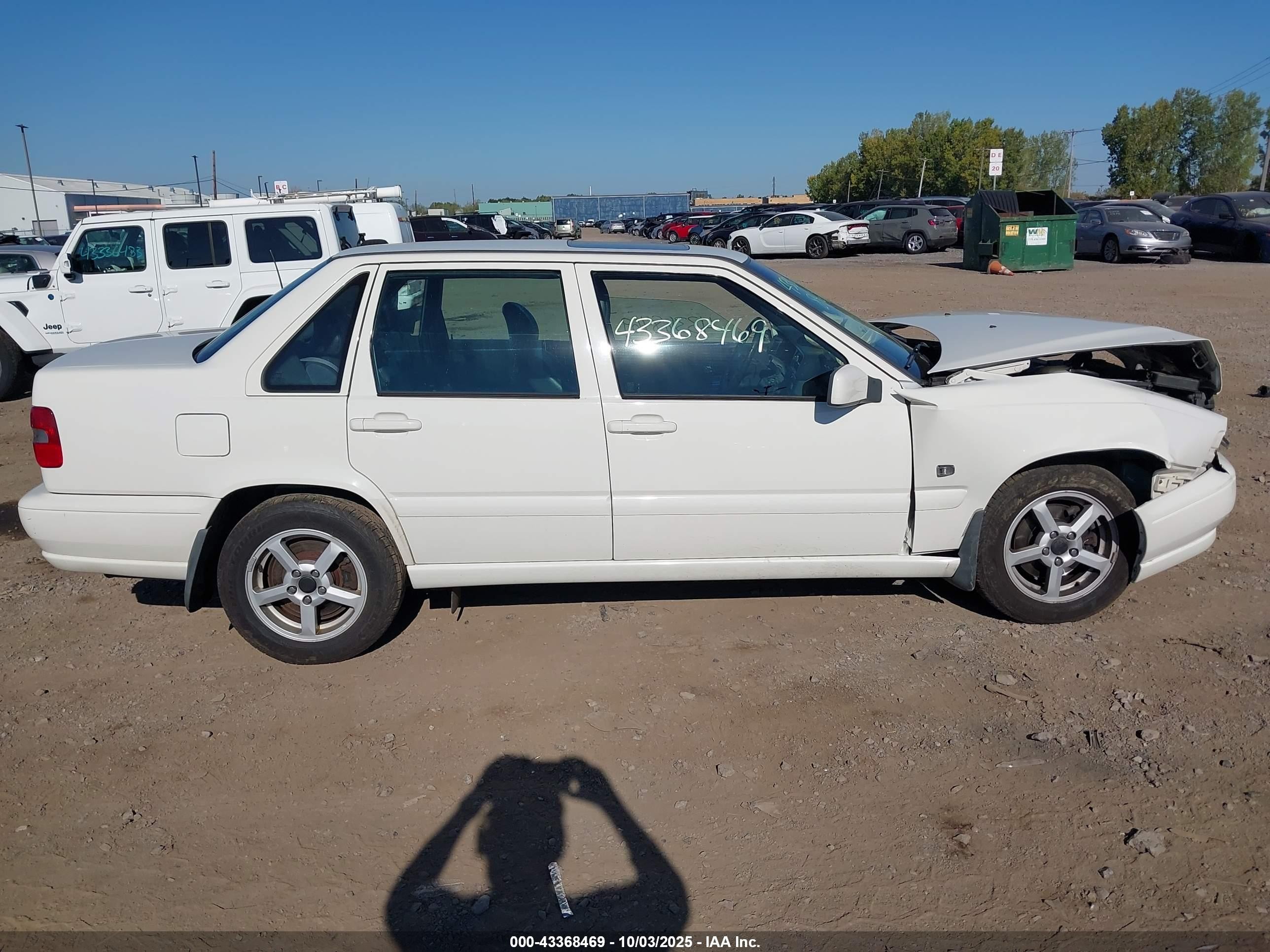 1999 Volvo S70   Белый vin: YV1LT56D6X2579547