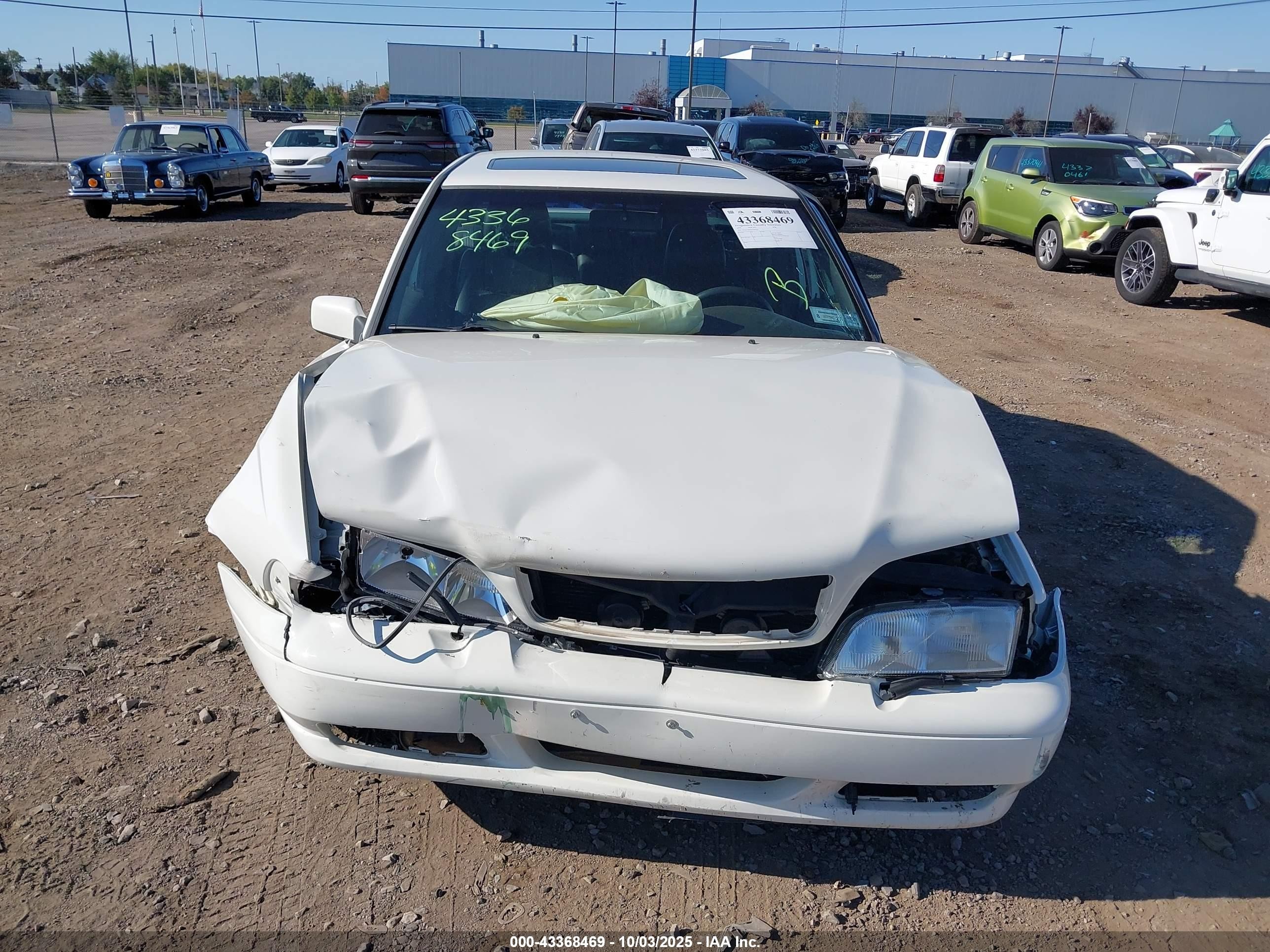 1999 Volvo S70   Белый vin: YV1LT56D6X2579547