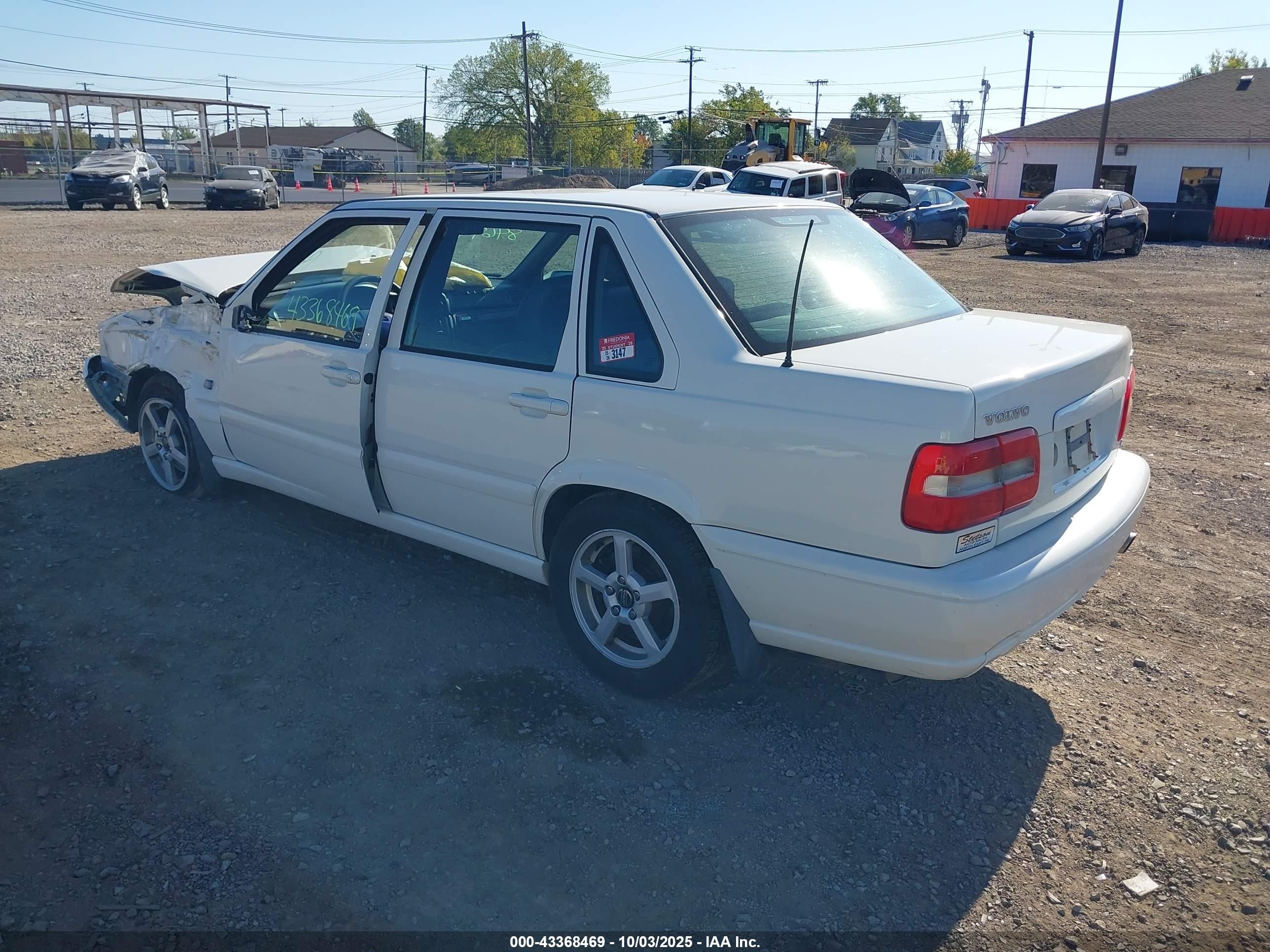 1999 Volvo S70   Белый vin: YV1LT56D6X2579547