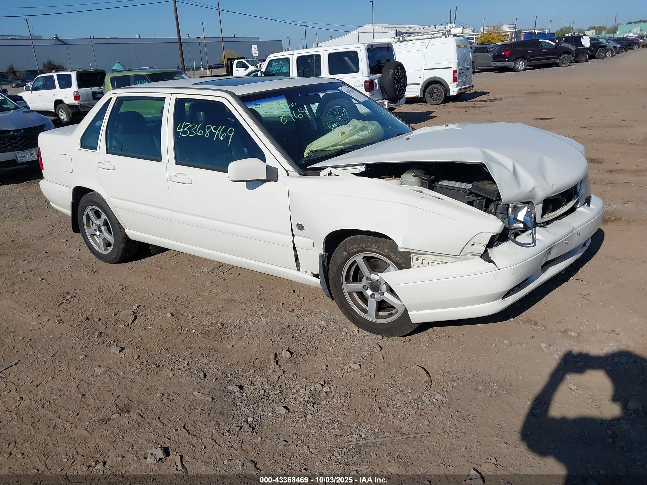 1999 Volvo S70   Белый vin: YV1LT56D6X2579547