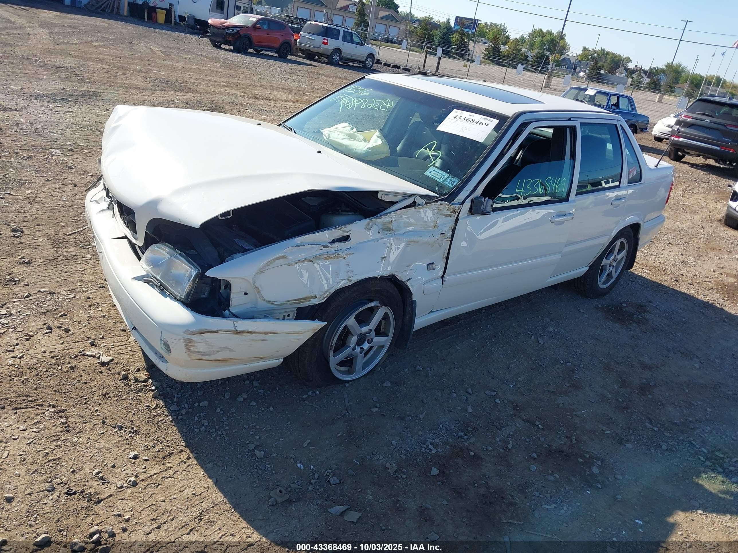 1999 Volvo S70   Белый vin: YV1LT56D6X2579547