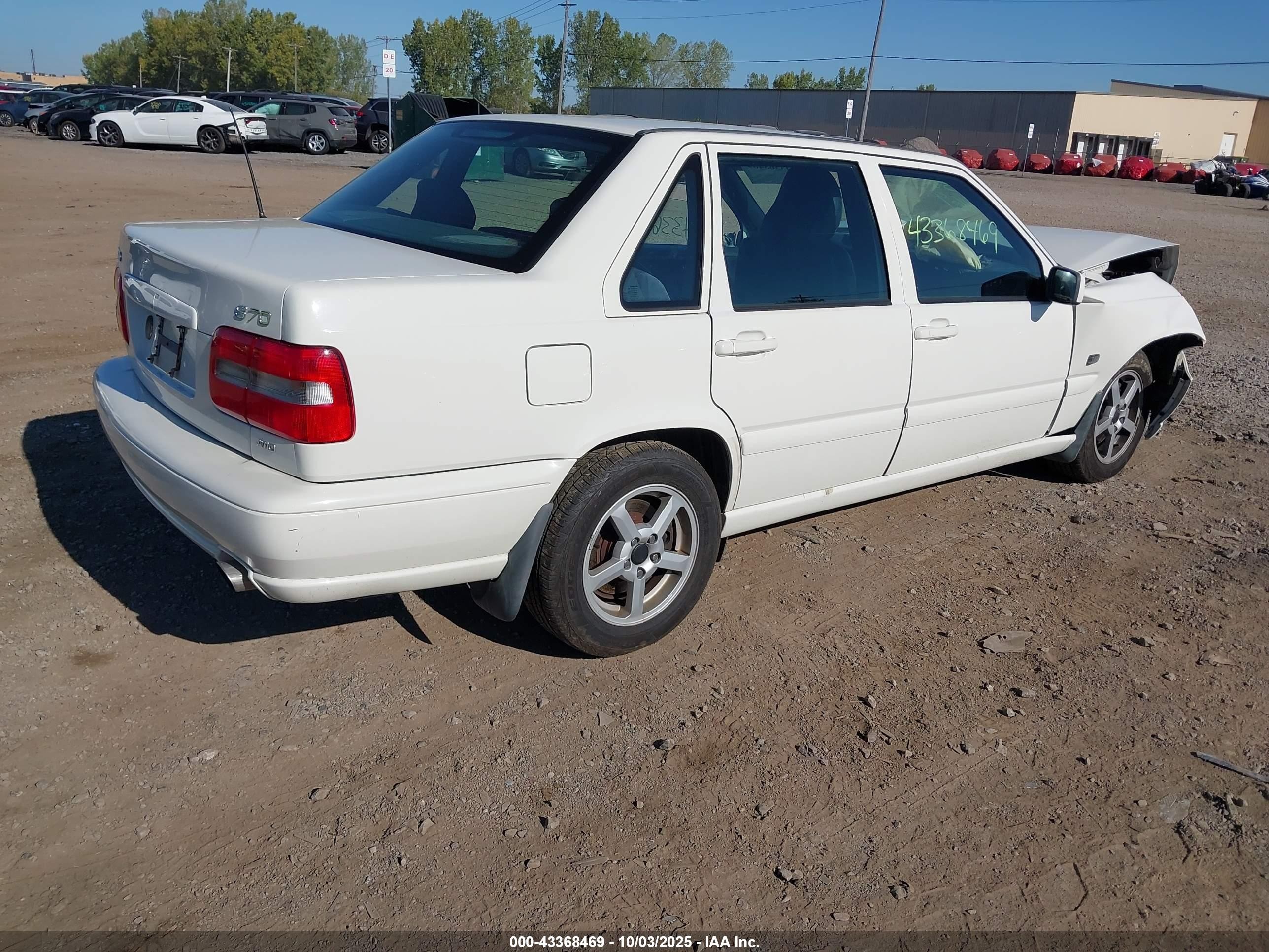 1999 Volvo S70   Белый vin: YV1LT56D6X2579547