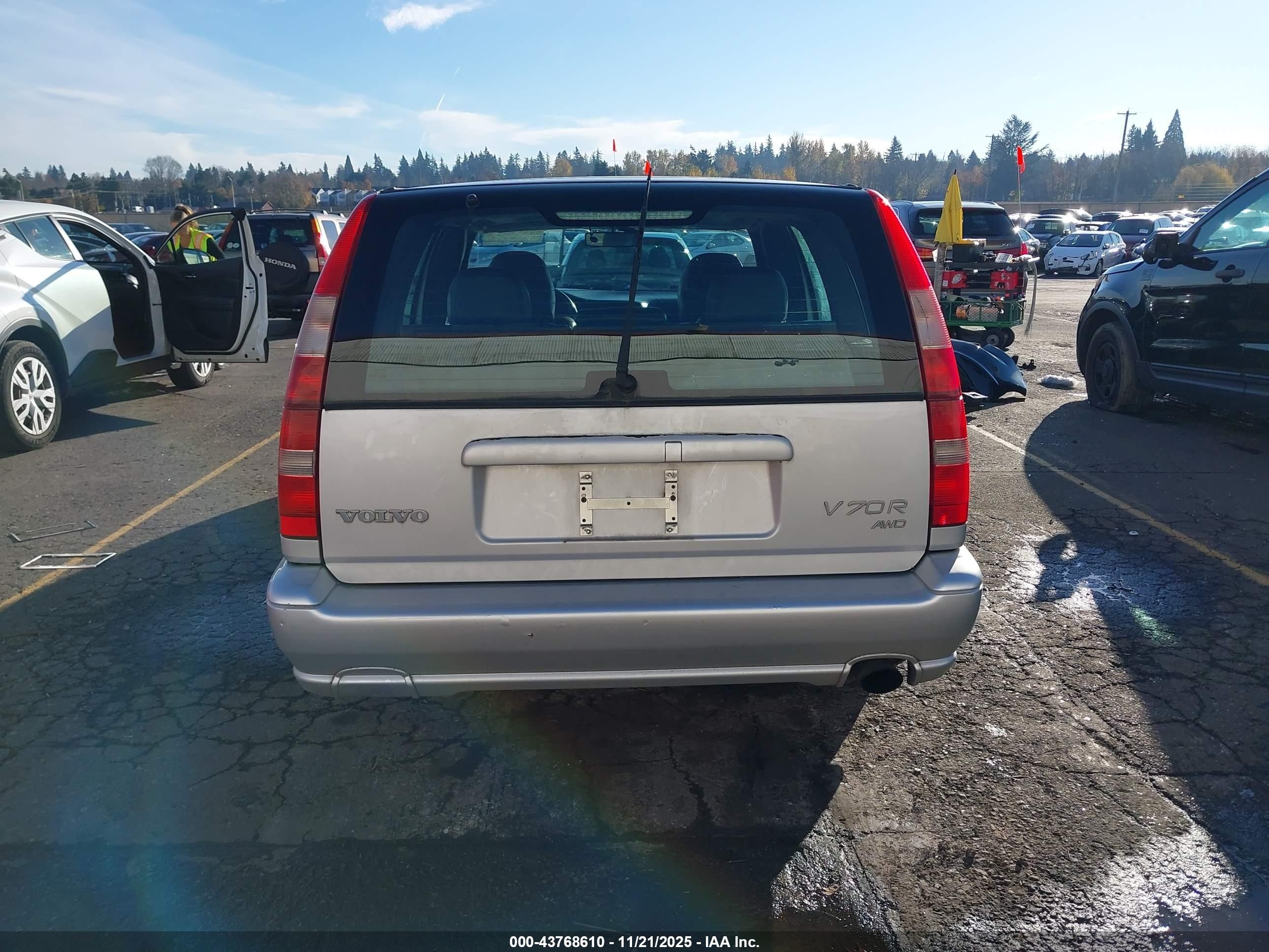 1999 Volvo V70 R Серебряный vin: YV1LV62D3X2558791