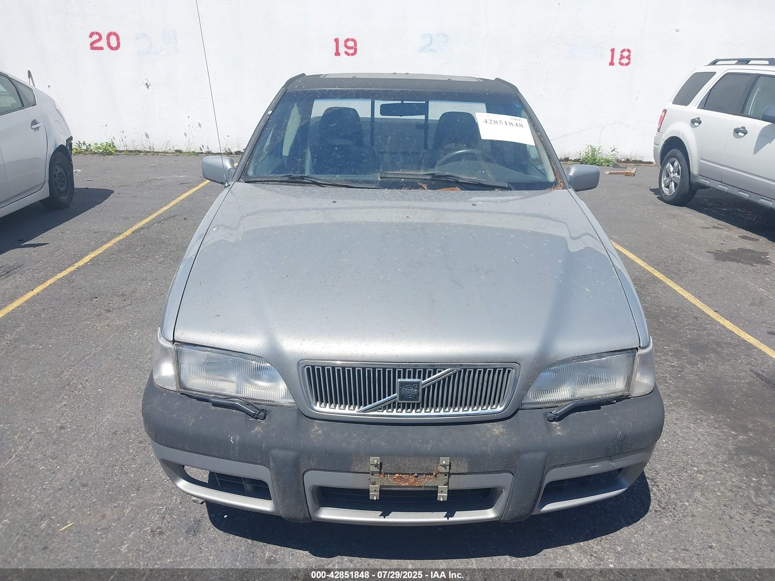 1998 Volvo V70 T5 Серебряный vin: YV1LW5341W2377015