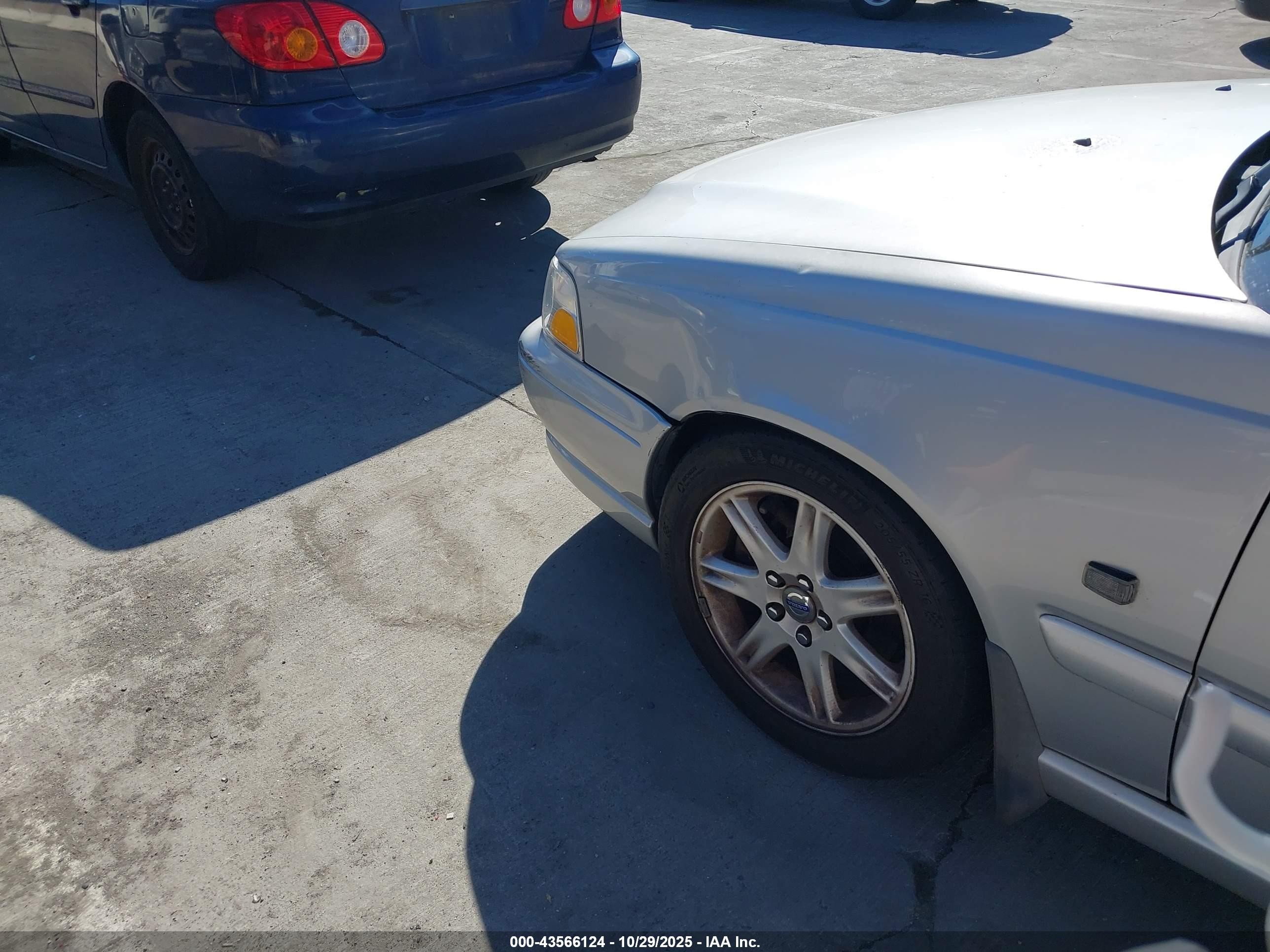 1999 Volvo V70 T5 Silver vin: YV1LW53D7X2602006