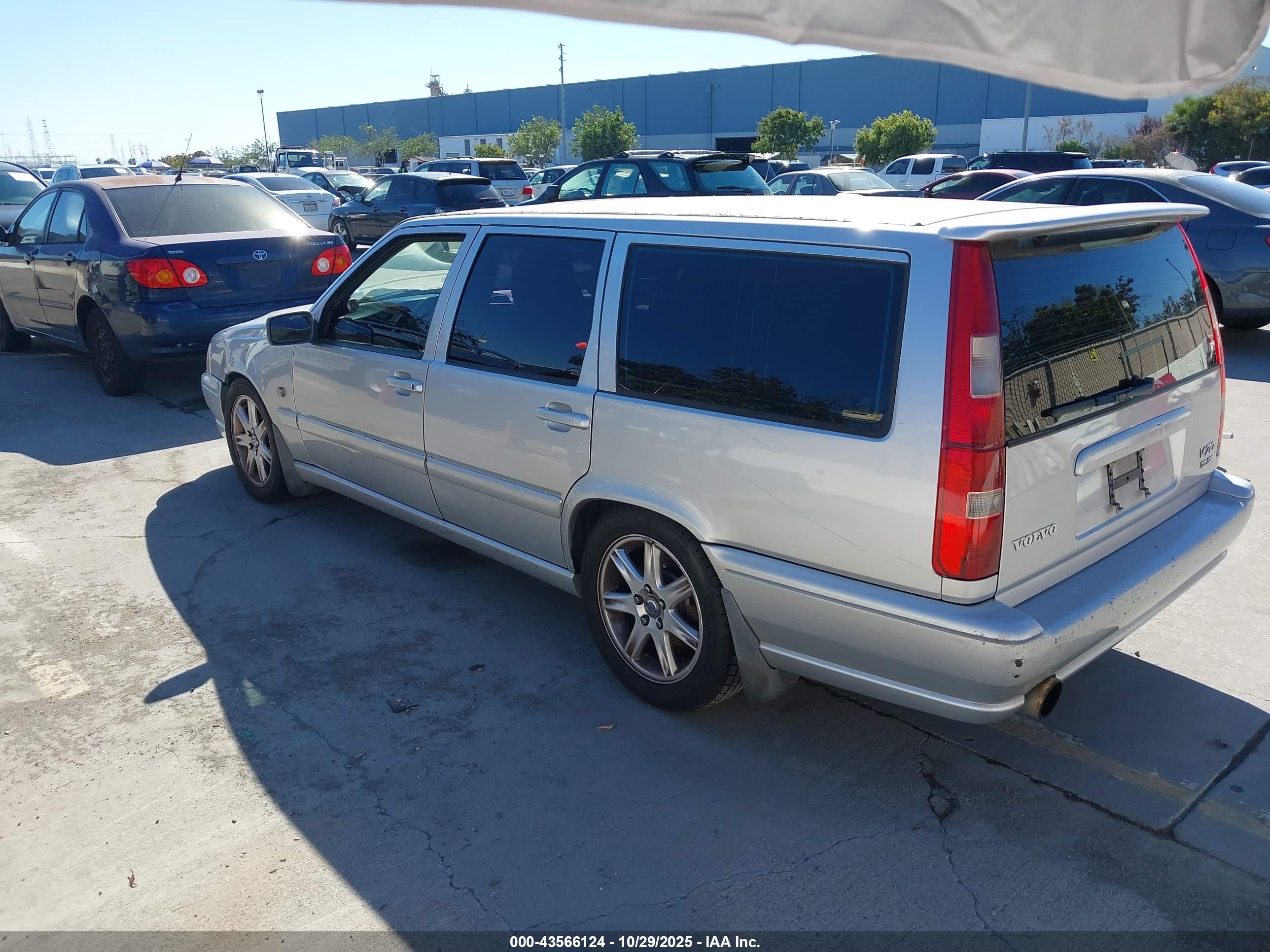 1999 Volvo V70 T5 Silver vin: YV1LW53D7X2602006