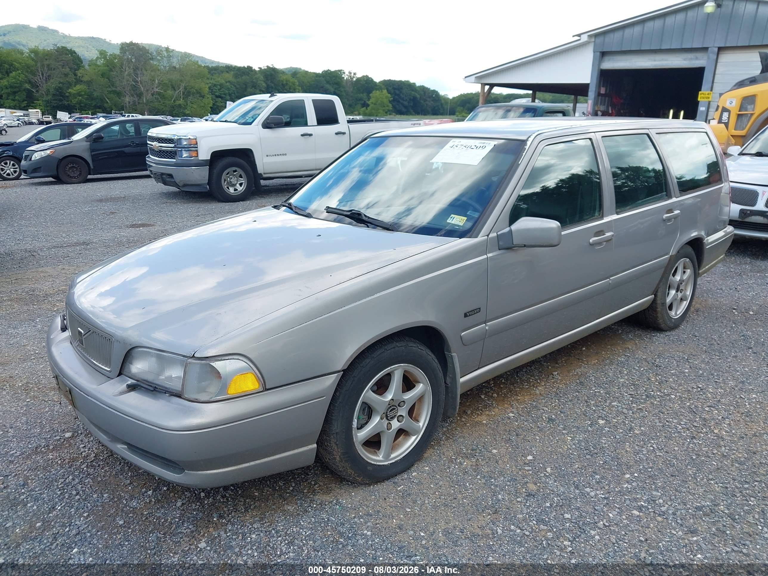 1998 Volvo V70   Серебряный vin: YV1LW5577W3474902