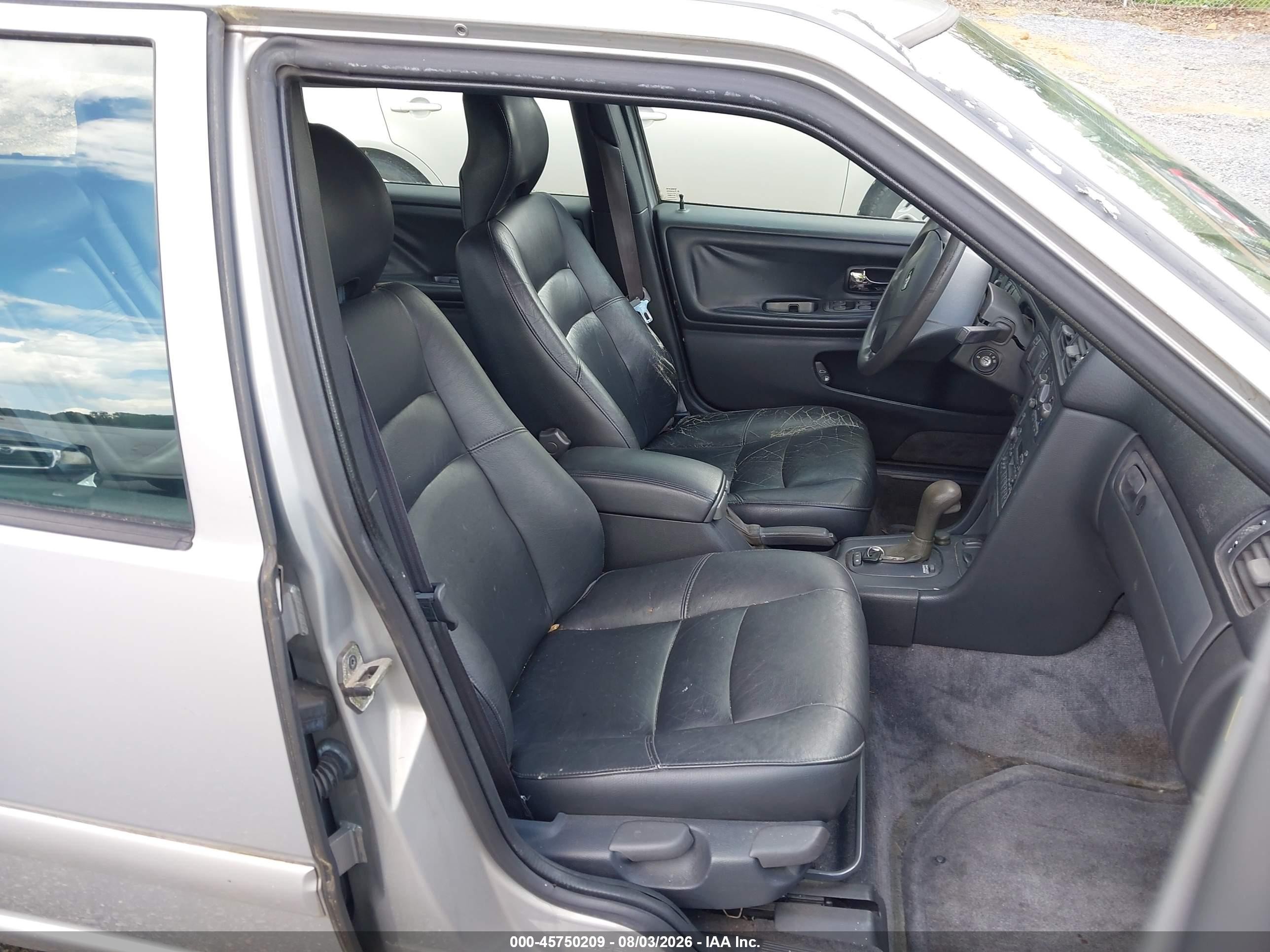 1998 Volvo V70   Серебряный vin: YV1LW5577W3474902