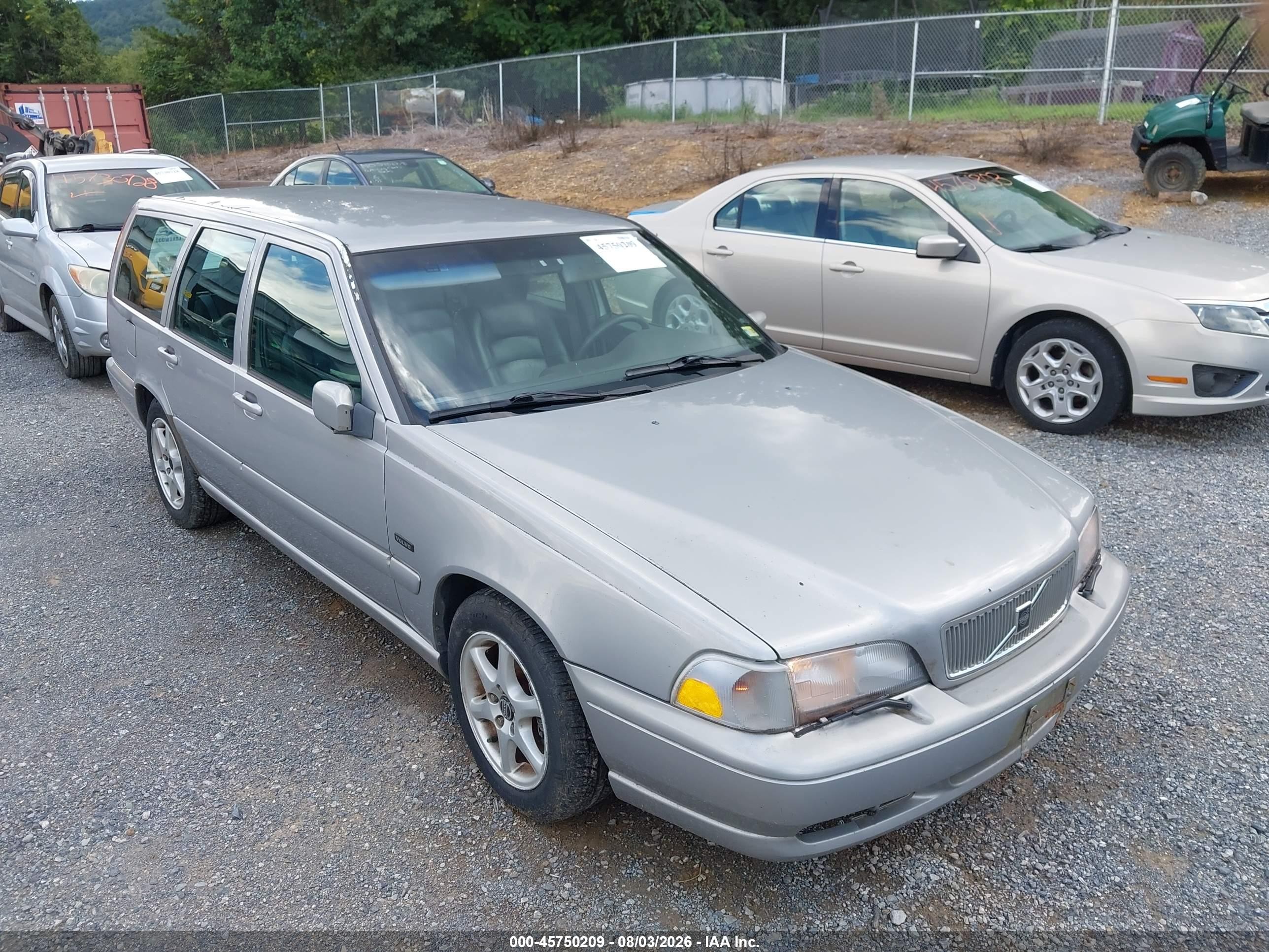 1998 Volvo V70   Серебряный vin: YV1LW5577W3474902