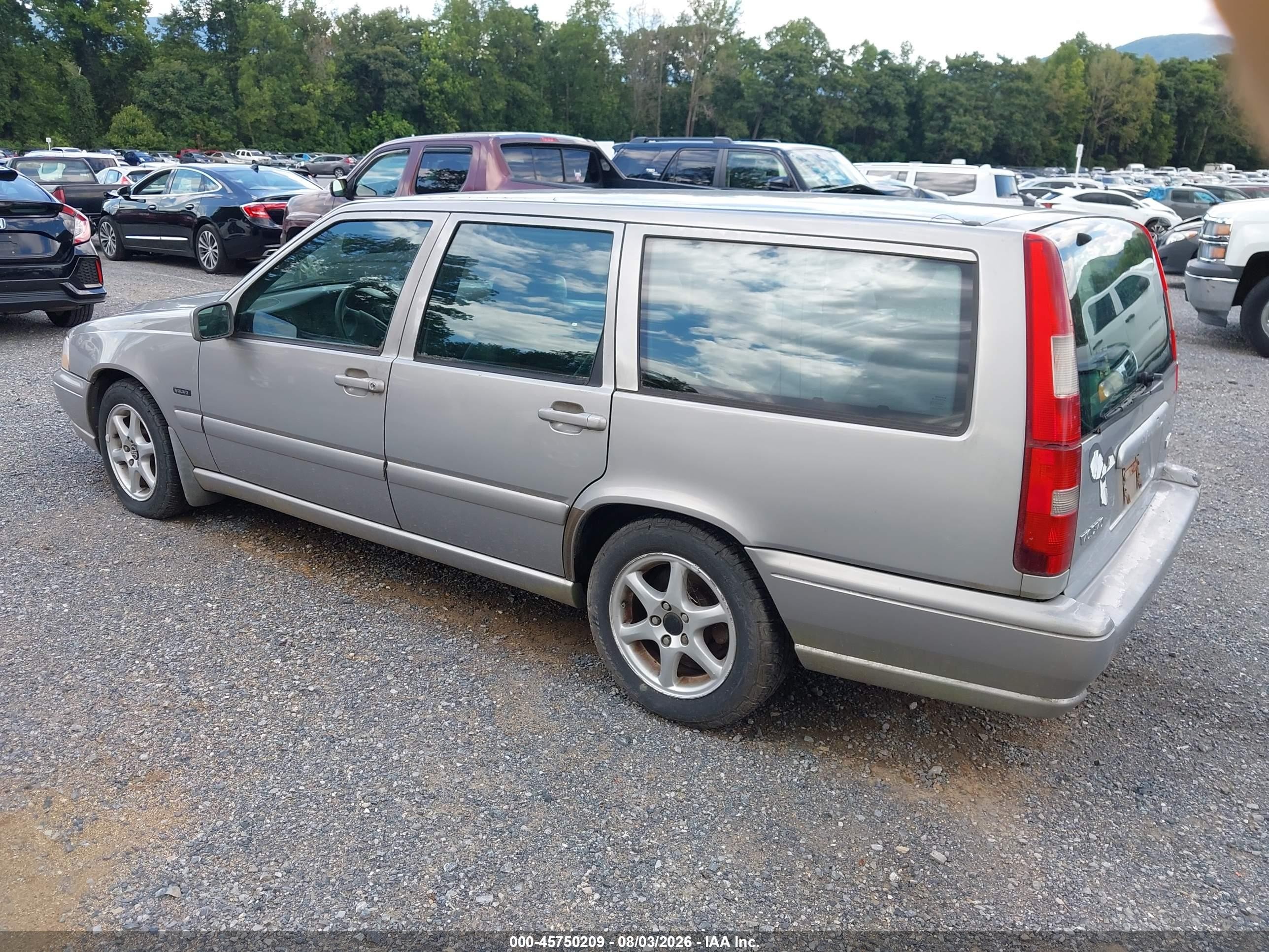 1998 Volvo V70   Серебряный vin: YV1LW5577W3474902
