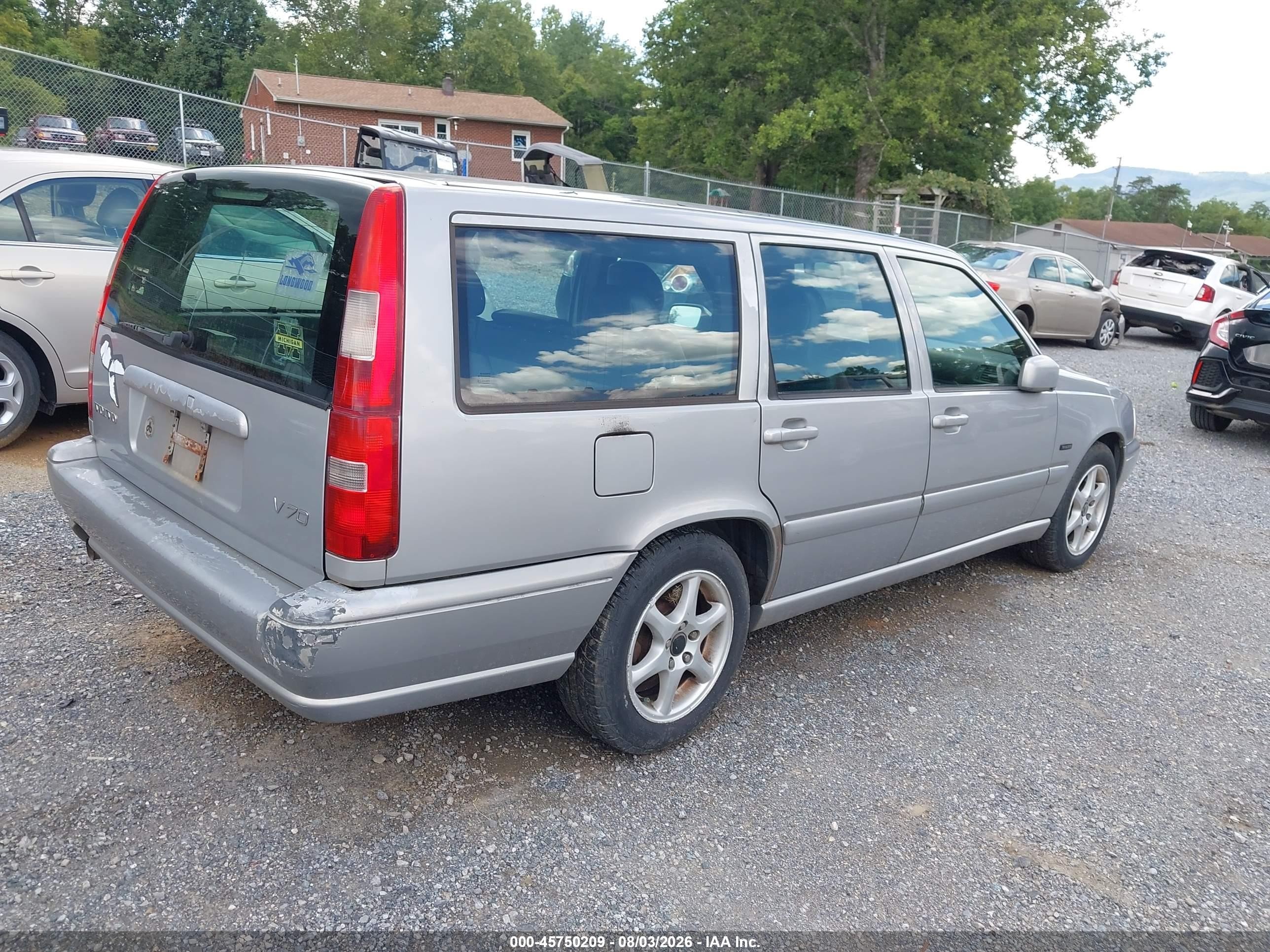 1998 Volvo V70   Серебряный vin: YV1LW5577W3474902