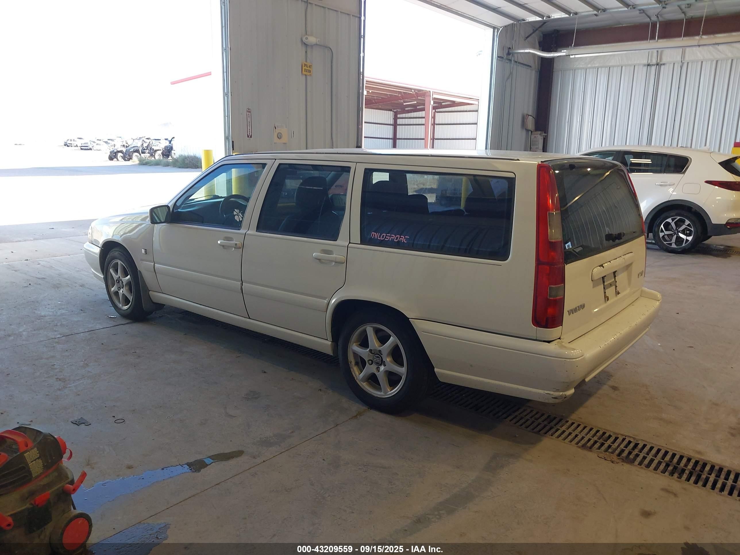 1999 Volvo V70   White vin: YV1LW55A1X2566705