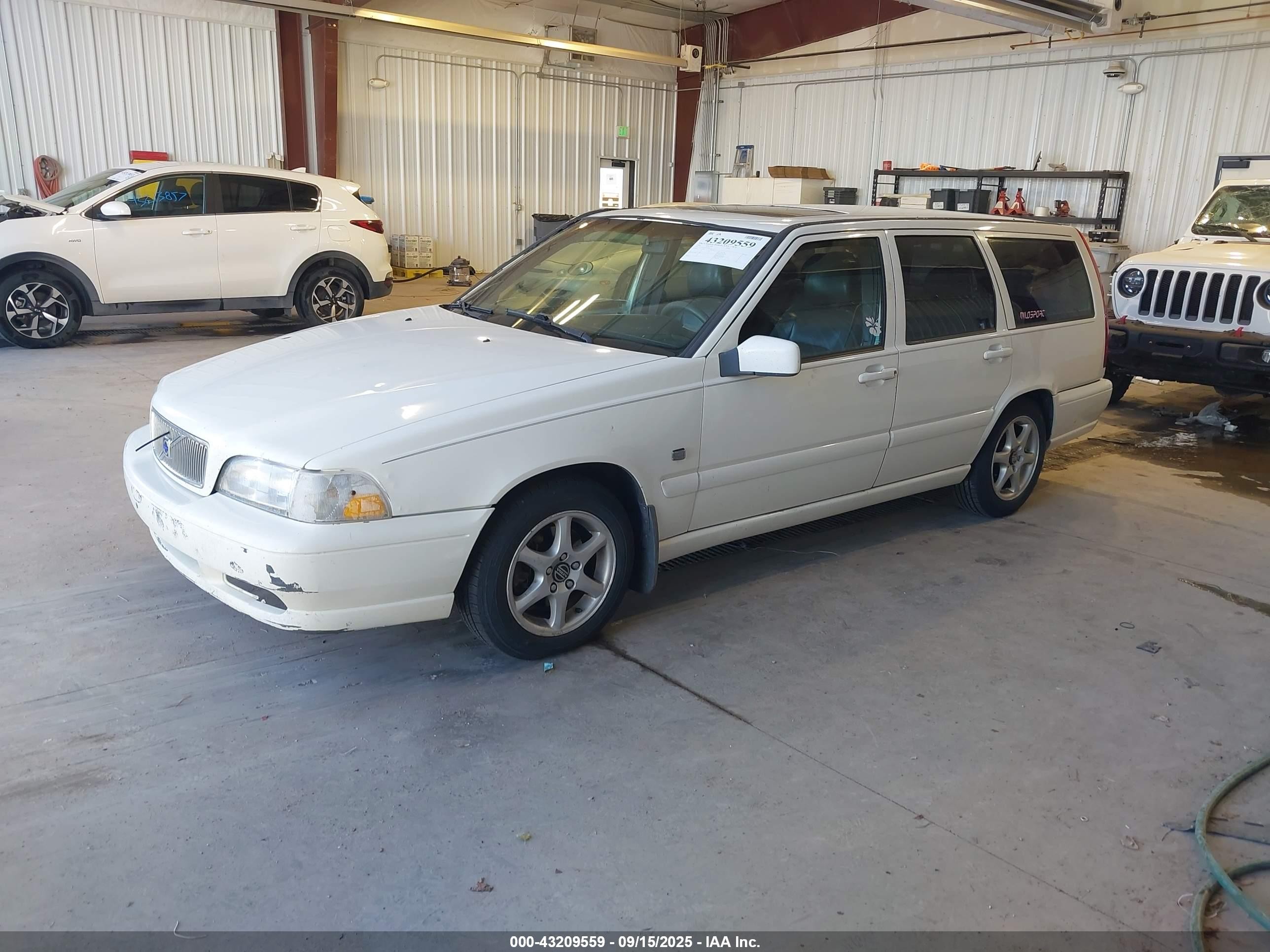 1999 Volvo V70   White vin: YV1LW55A1X2566705