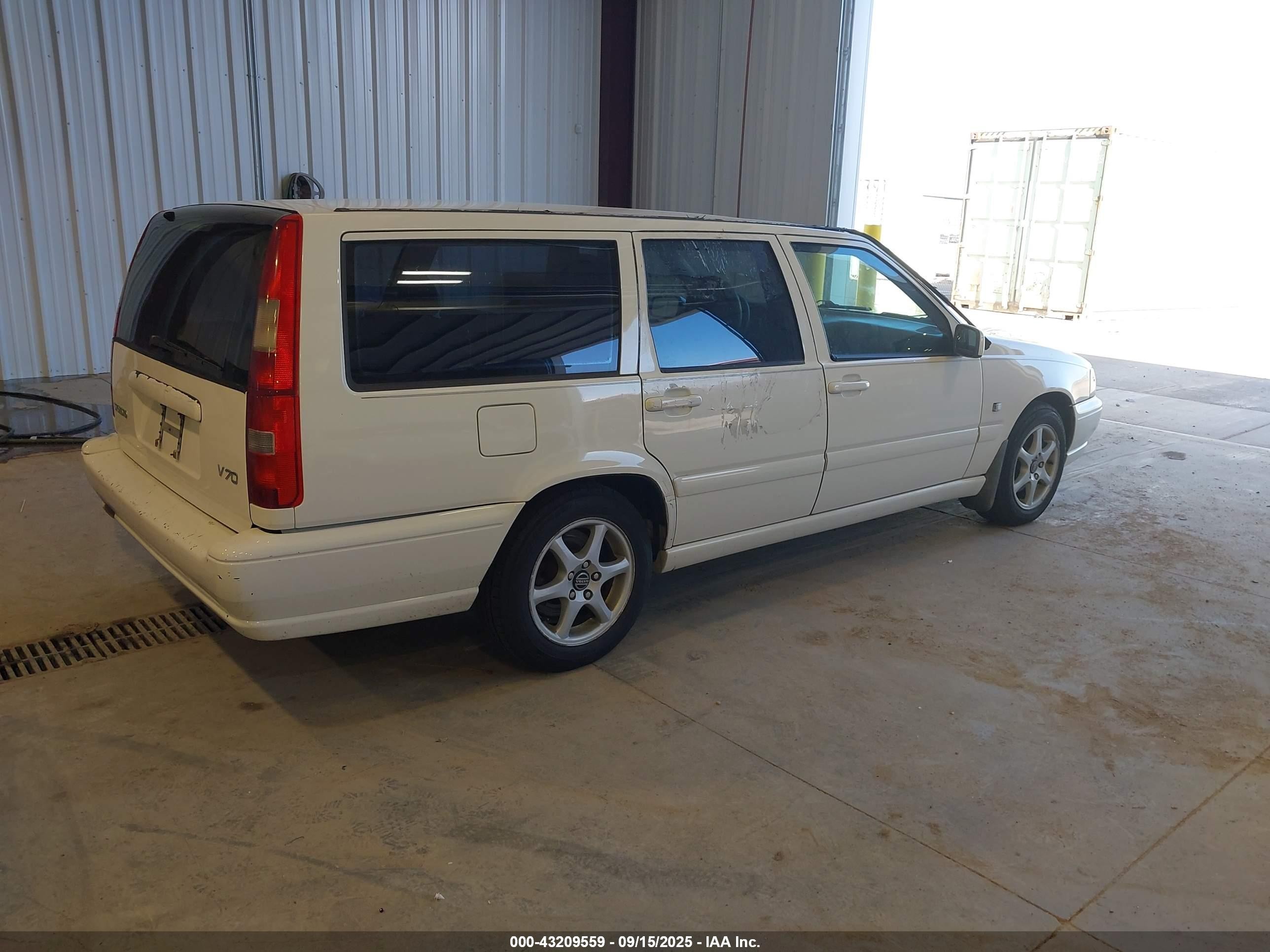 1999 Volvo V70   White vin: YV1LW55A1X2566705