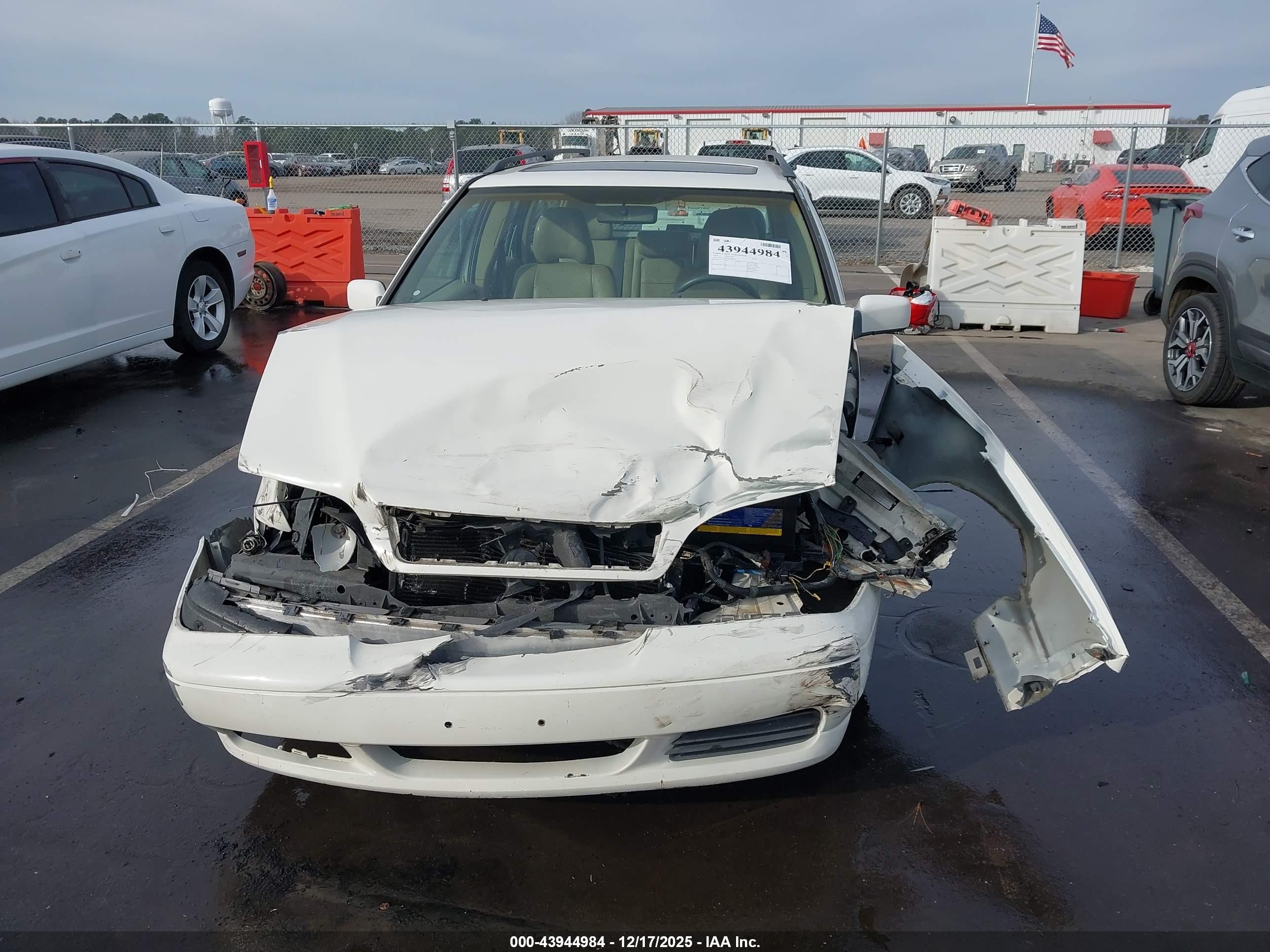 1999 Volvo V70   White vin: YV1LW55A1X2581463
