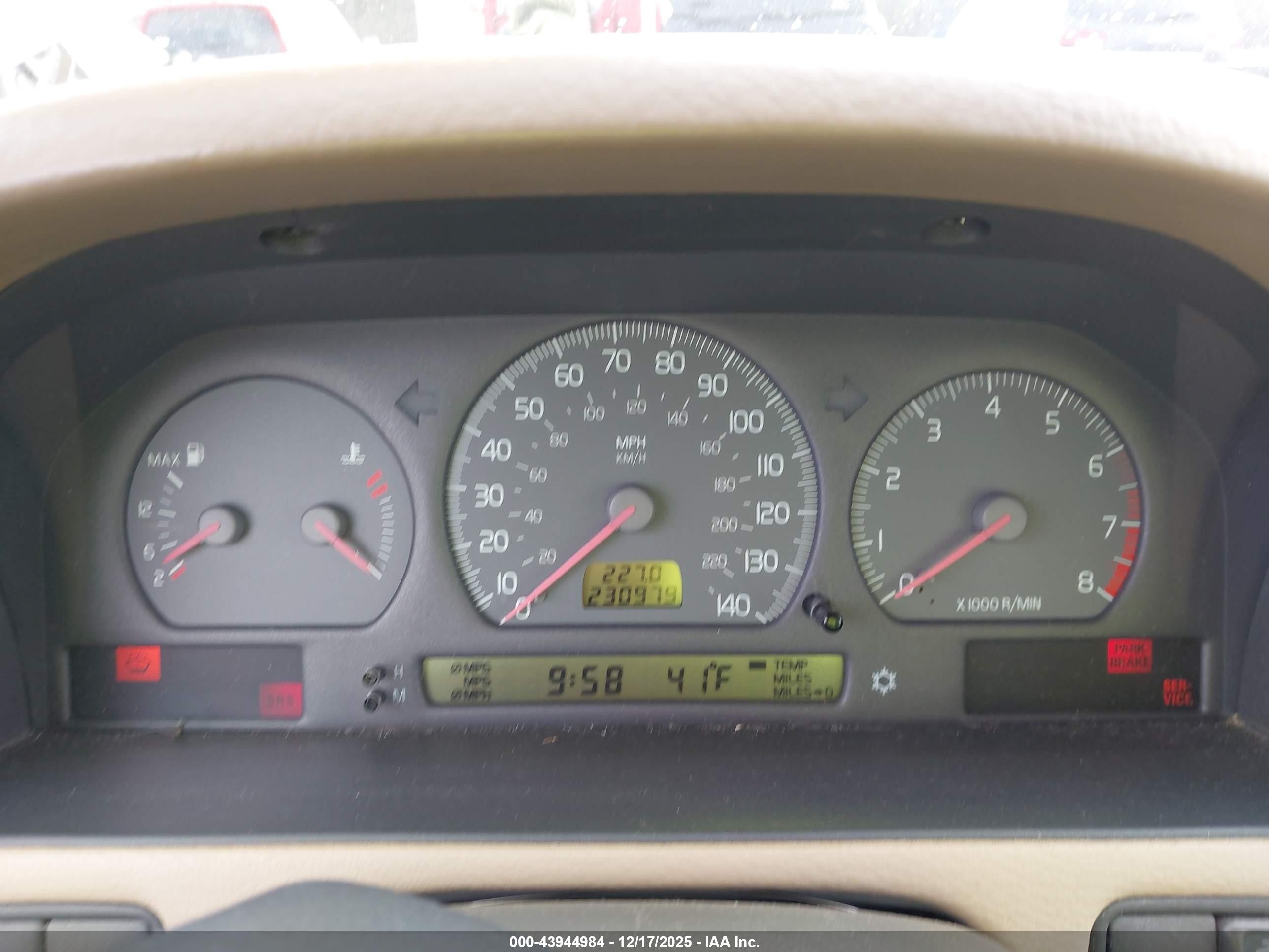 1999 Volvo V70   White vin: YV1LW55A1X2581463