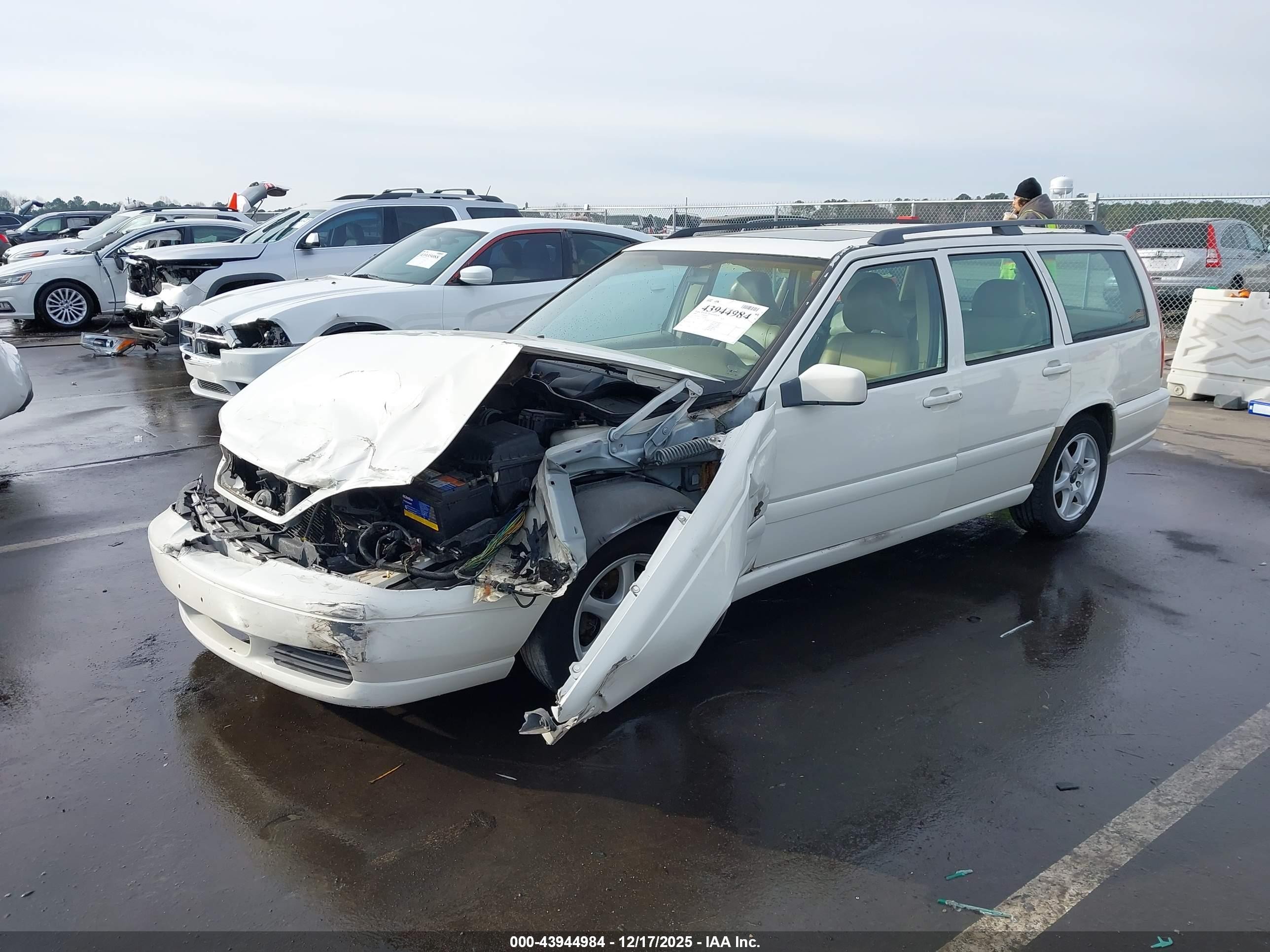1999 Volvo V70   White vin: YV1LW55A1X2581463