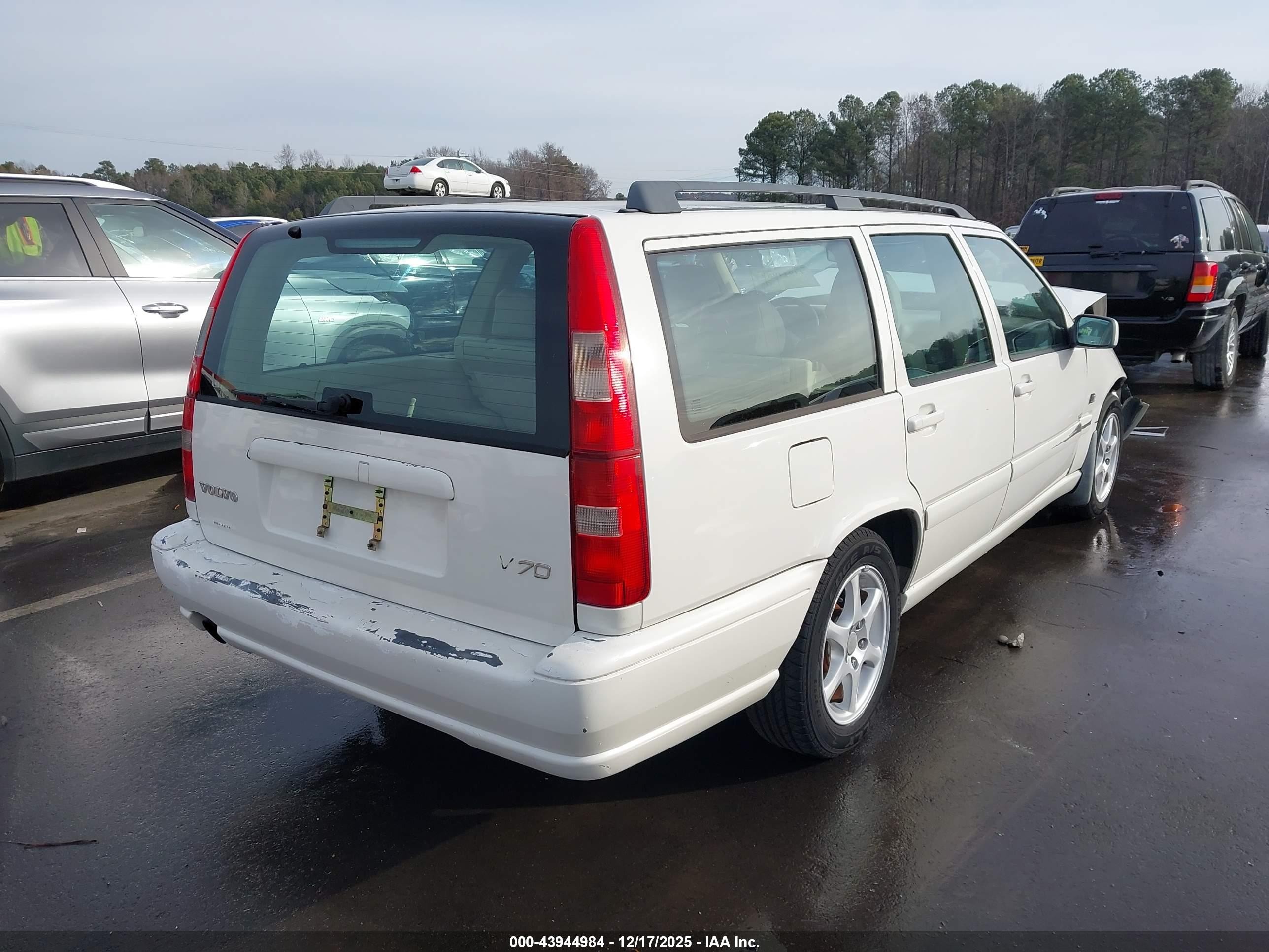 1999 Volvo V70   White vin: YV1LW55A1X2581463