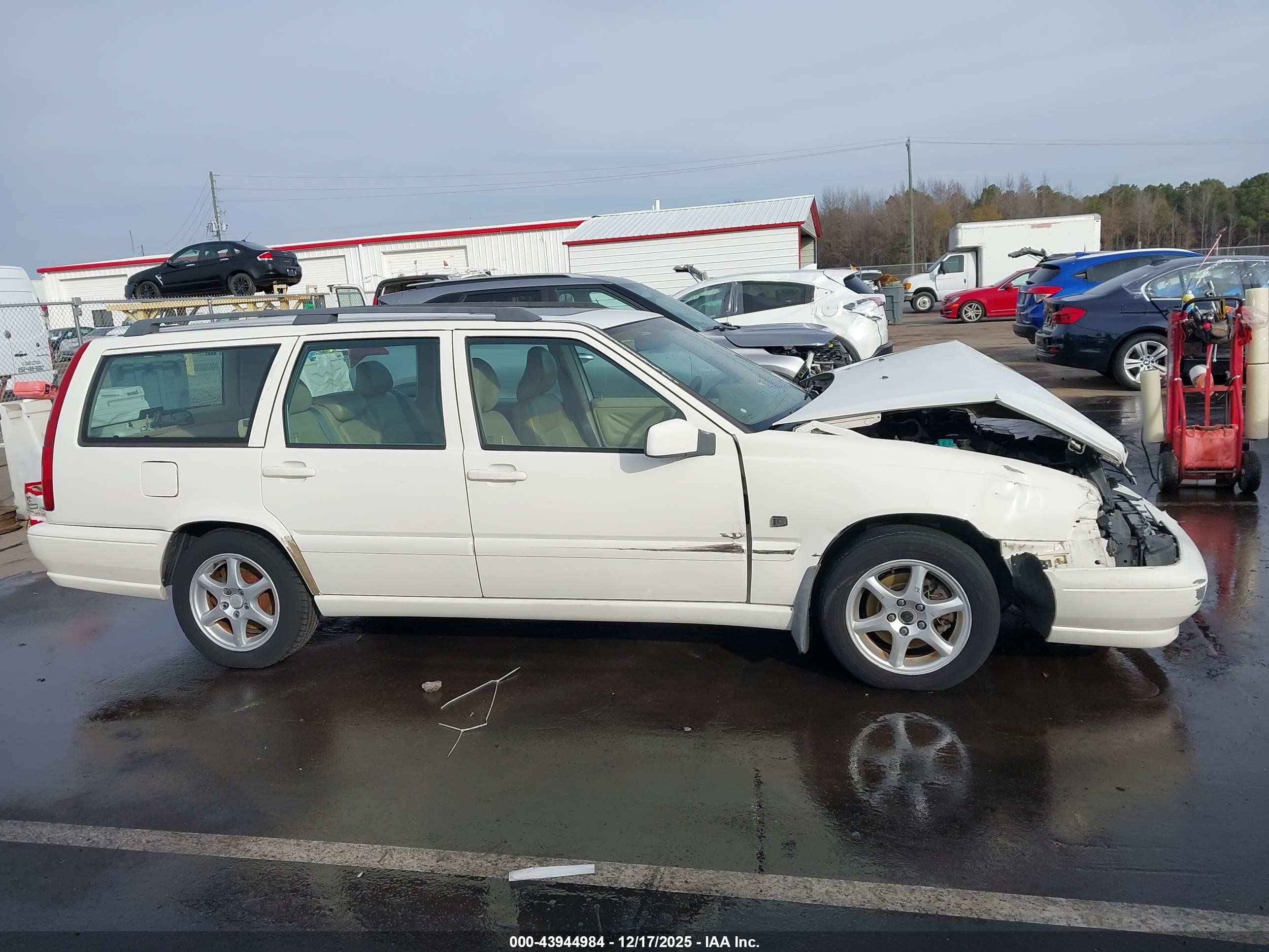 1999 Volvo V70   White vin: YV1LW55A1X2581463