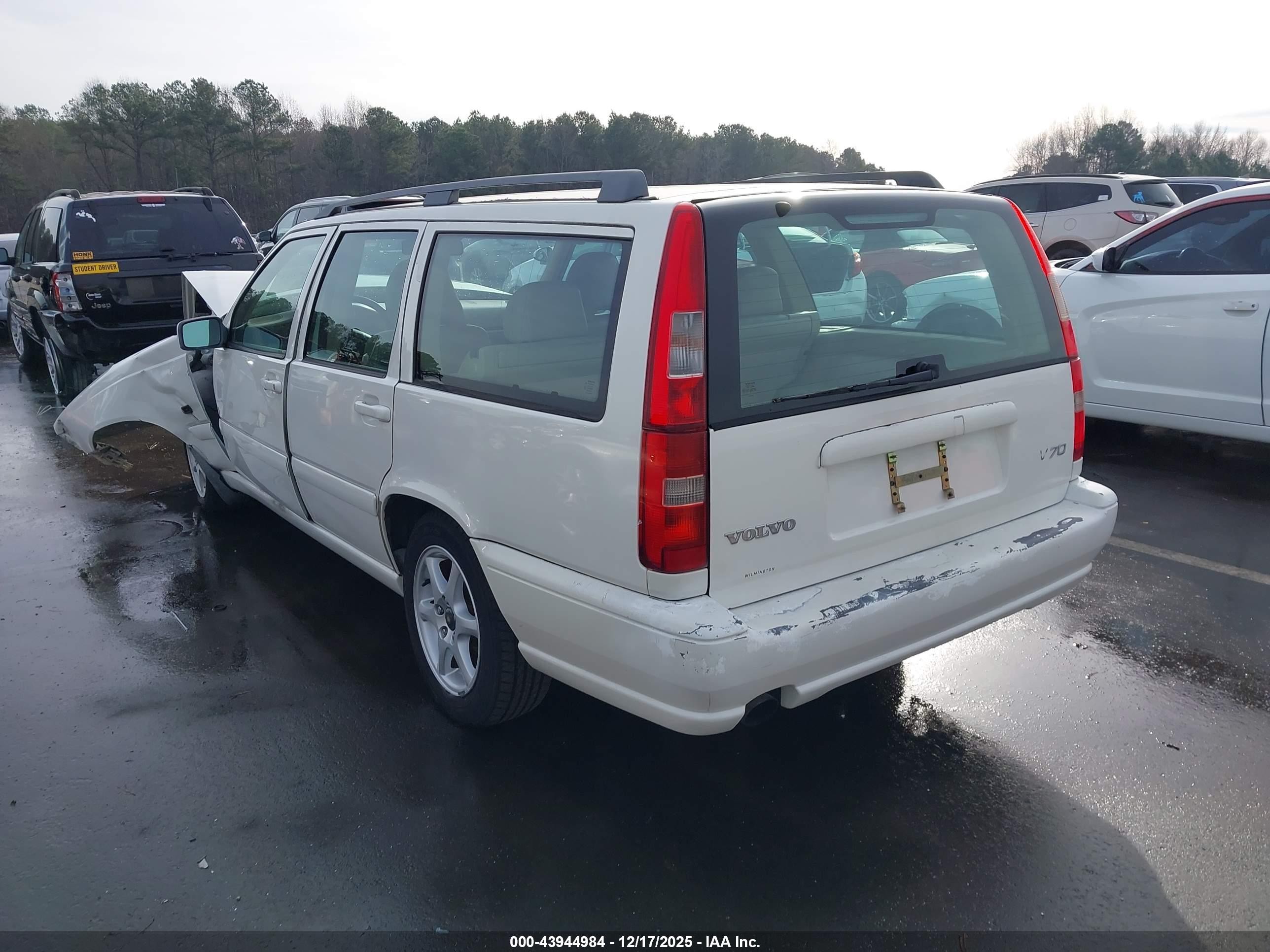 1999 Volvo V70   White vin: YV1LW55A1X2581463