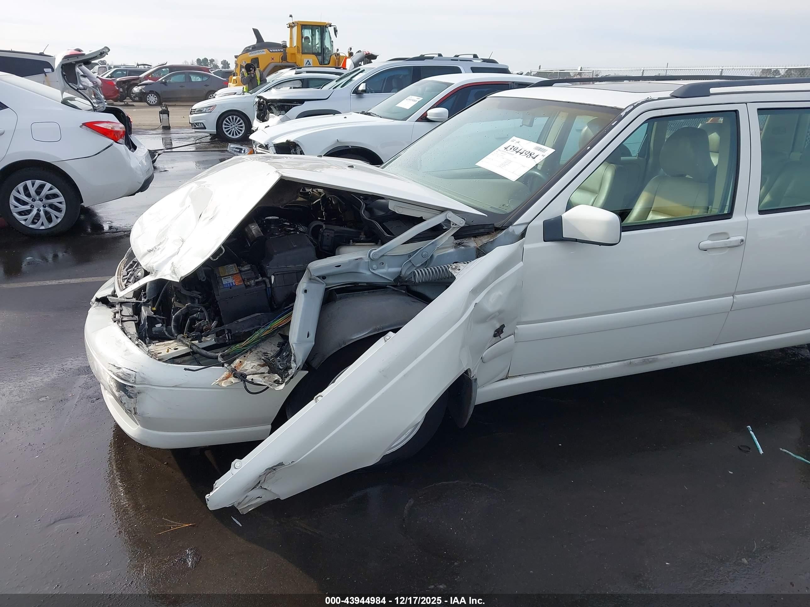 1999 Volvo V70   White vin: YV1LW55A1X2581463