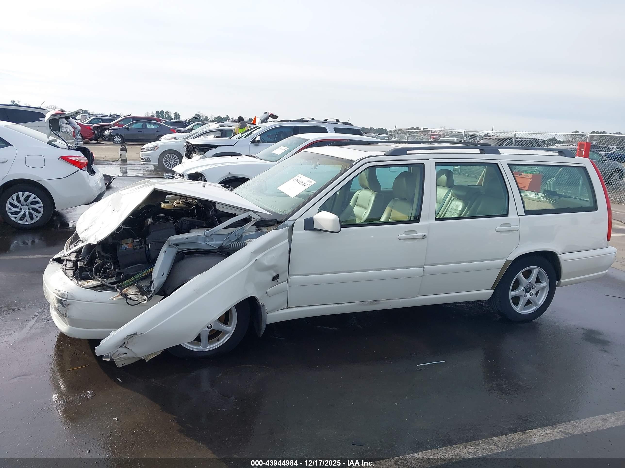 1999 Volvo V70   White vin: YV1LW55A1X2581463