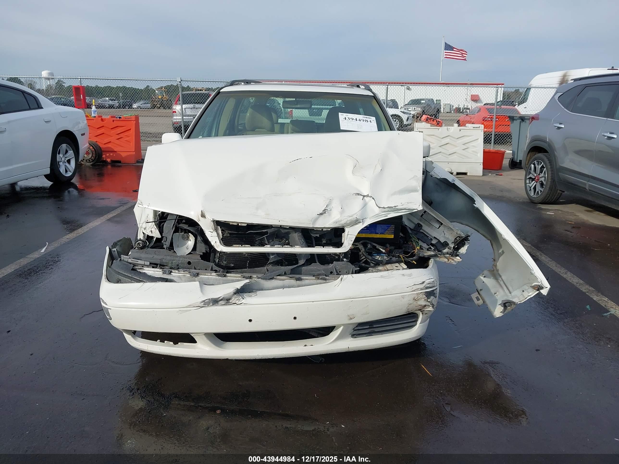 1999 Volvo V70   White vin: YV1LW55A1X2581463