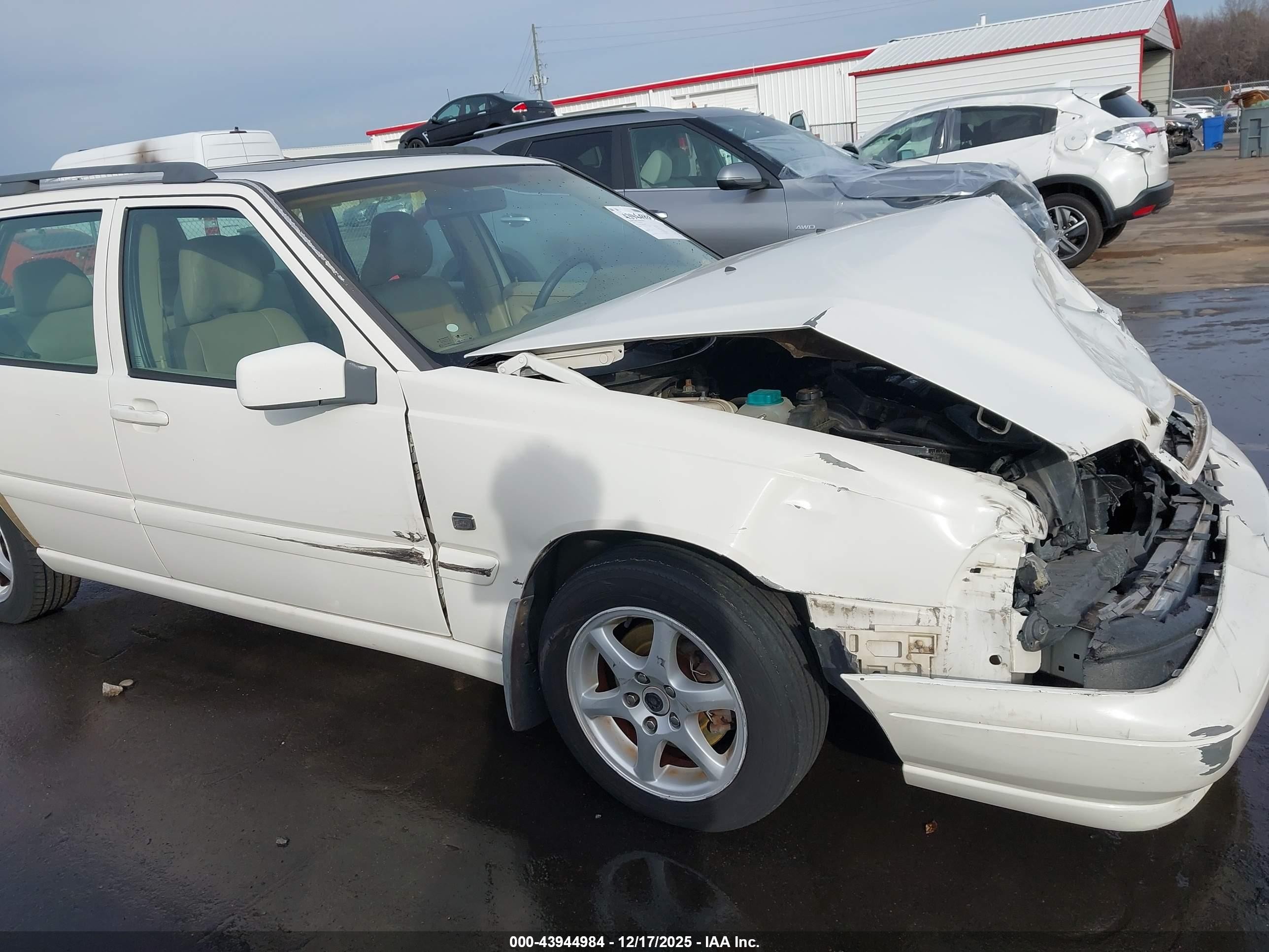 1999 Volvo V70   White vin: YV1LW55A1X2581463