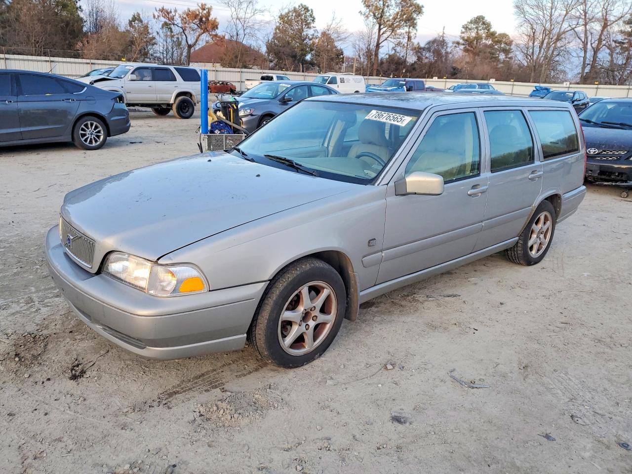 1999 Volvo V70 Gold vin: YV1LW55A1X2619628