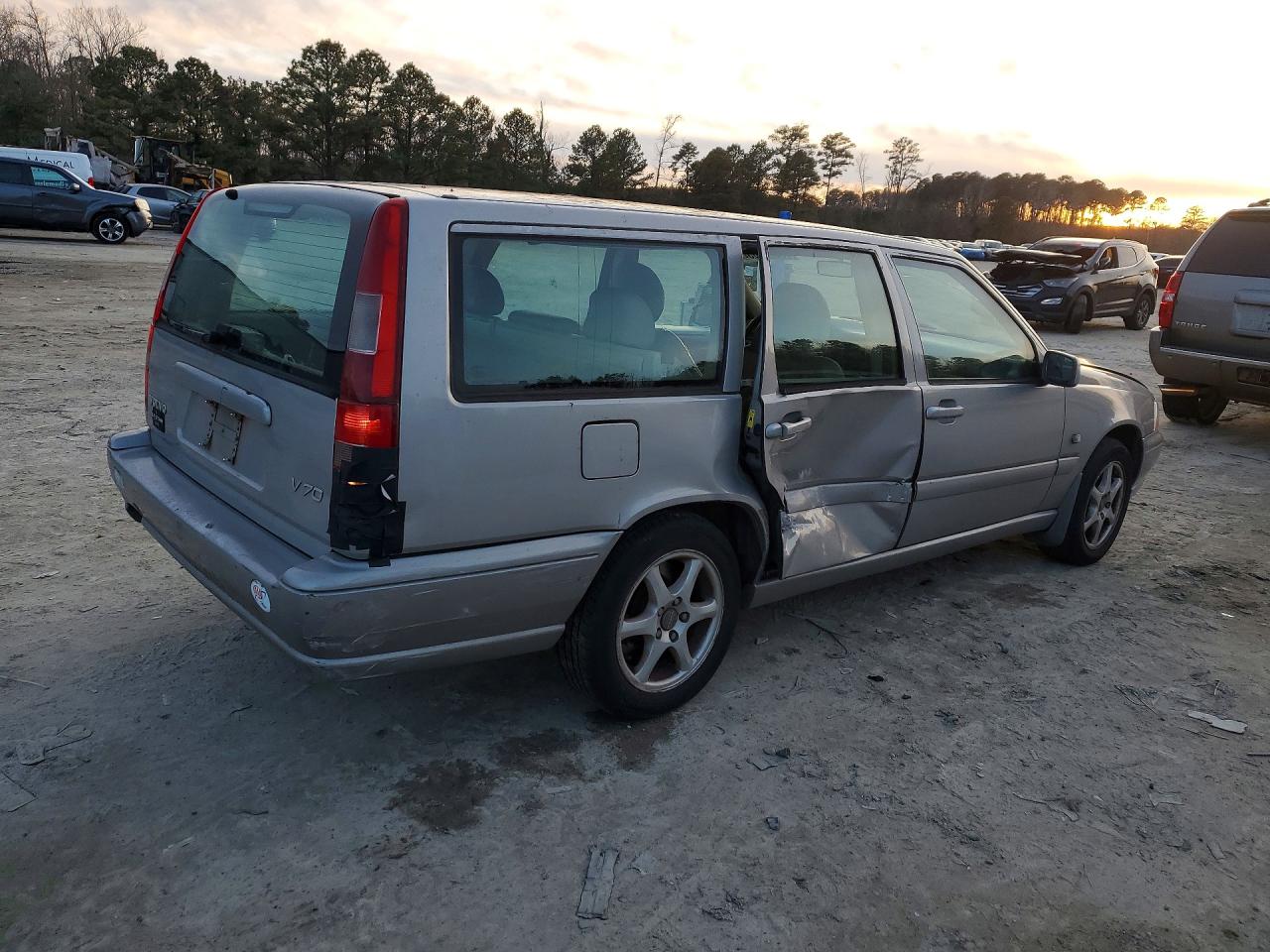 1999 Volvo V70 Gold vin: YV1LW55A1X2619628