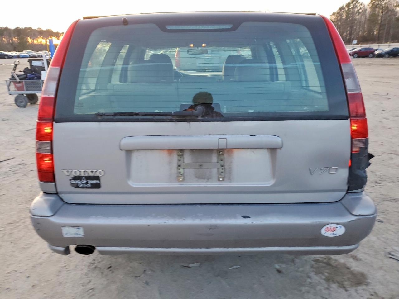 1999 Volvo V70 Gold vin: YV1LW55A1X2619628