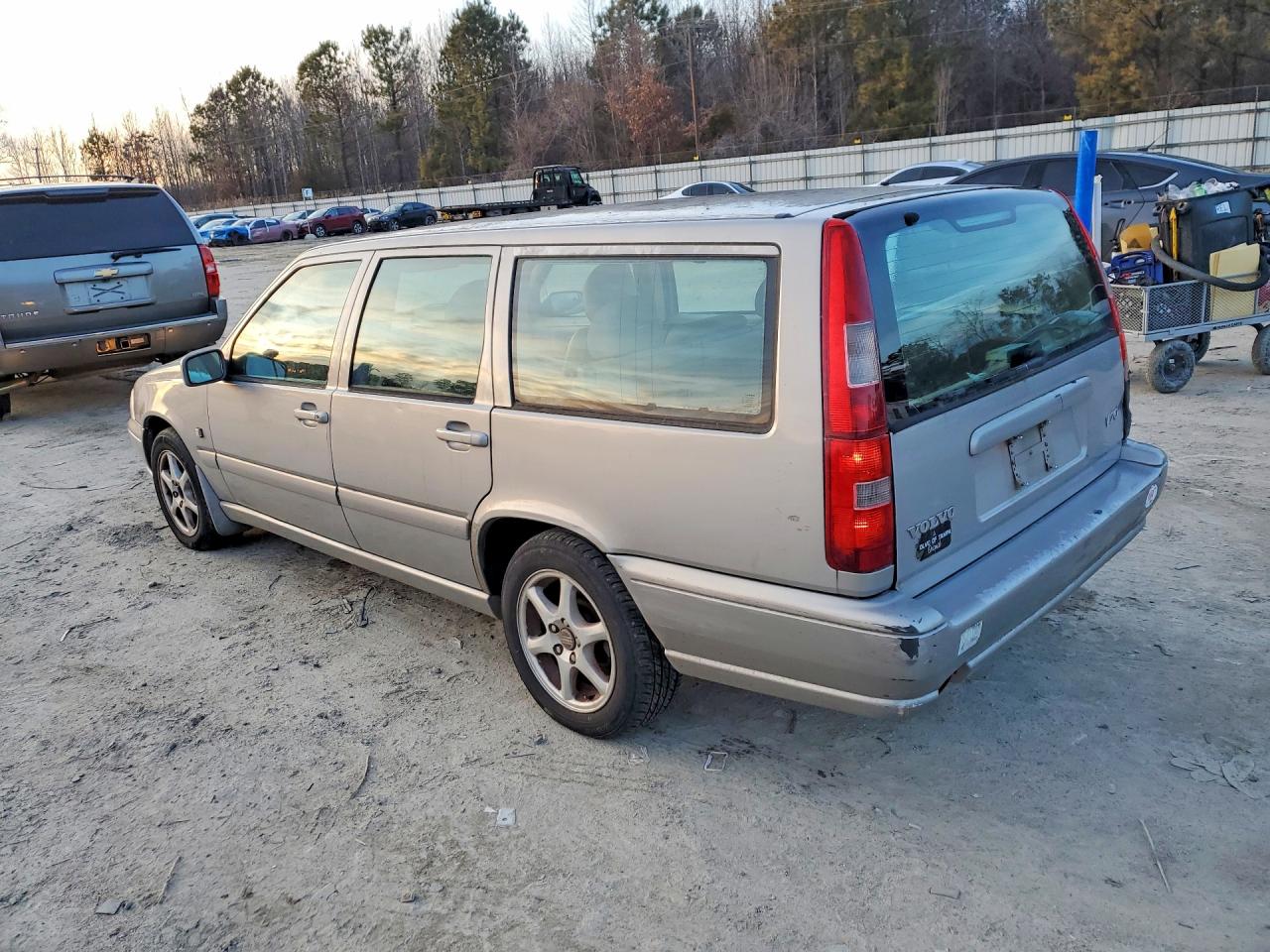 1999 Volvo V70 Gold vin: YV1LW55A1X2619628