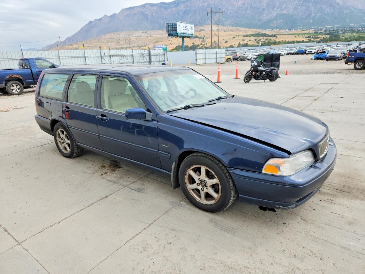 1998 Volvo V70 Blue vin: YV1LW5671W2498794