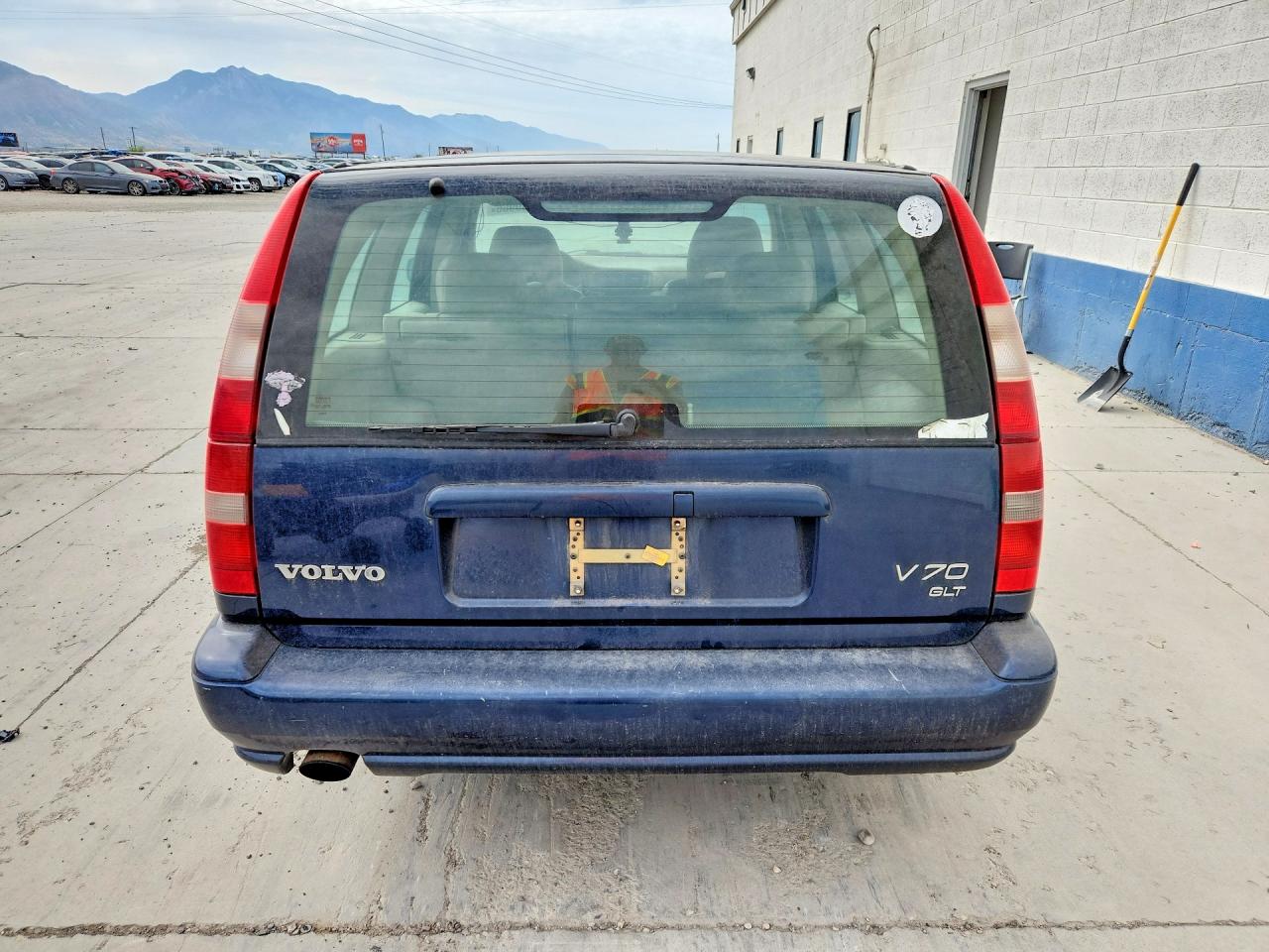 1998 Volvo V70 Blue vin: YV1LW5671W2498794