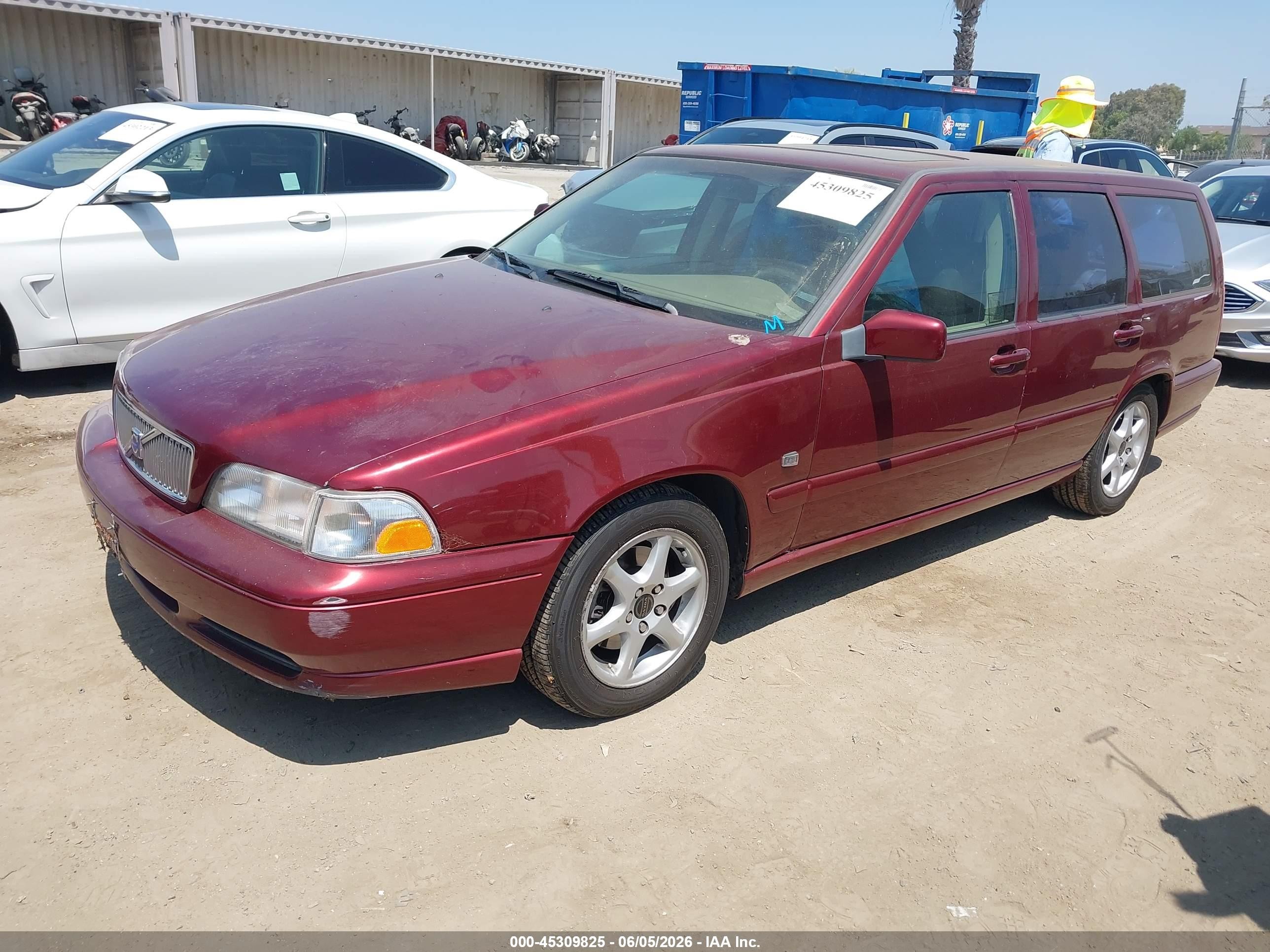 2000 Volvo V70 Glt Red vin: YV1LW56D7Y2661750