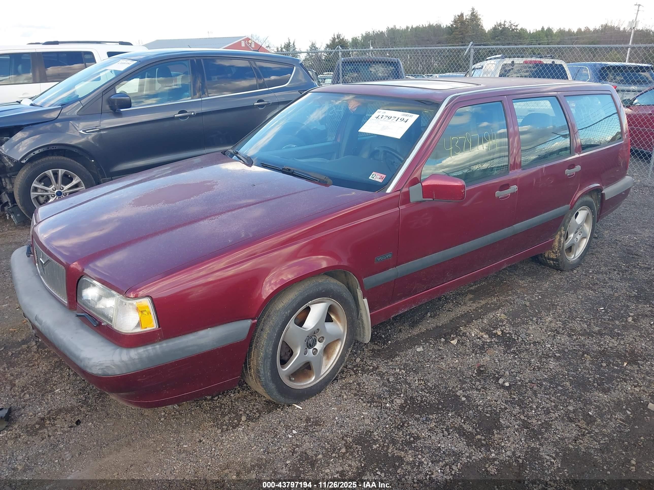 1997 Volvo 850 T5 Burgundy vin: YV1LW5728V2308040