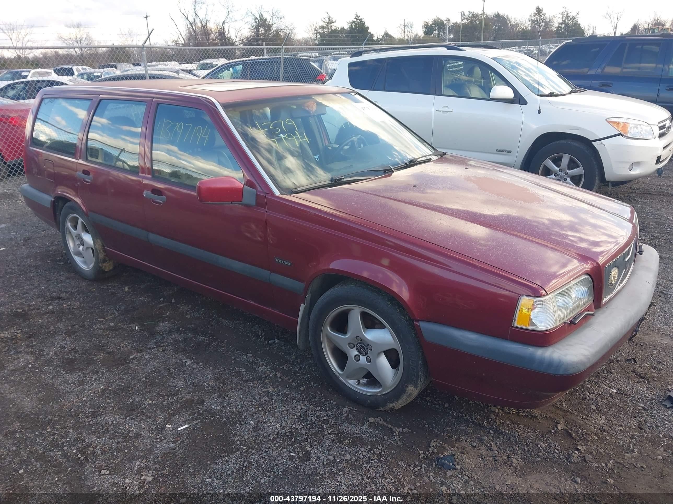 1997 Volvo 850 T5 Burgundy vin: YV1LW5728V2308040