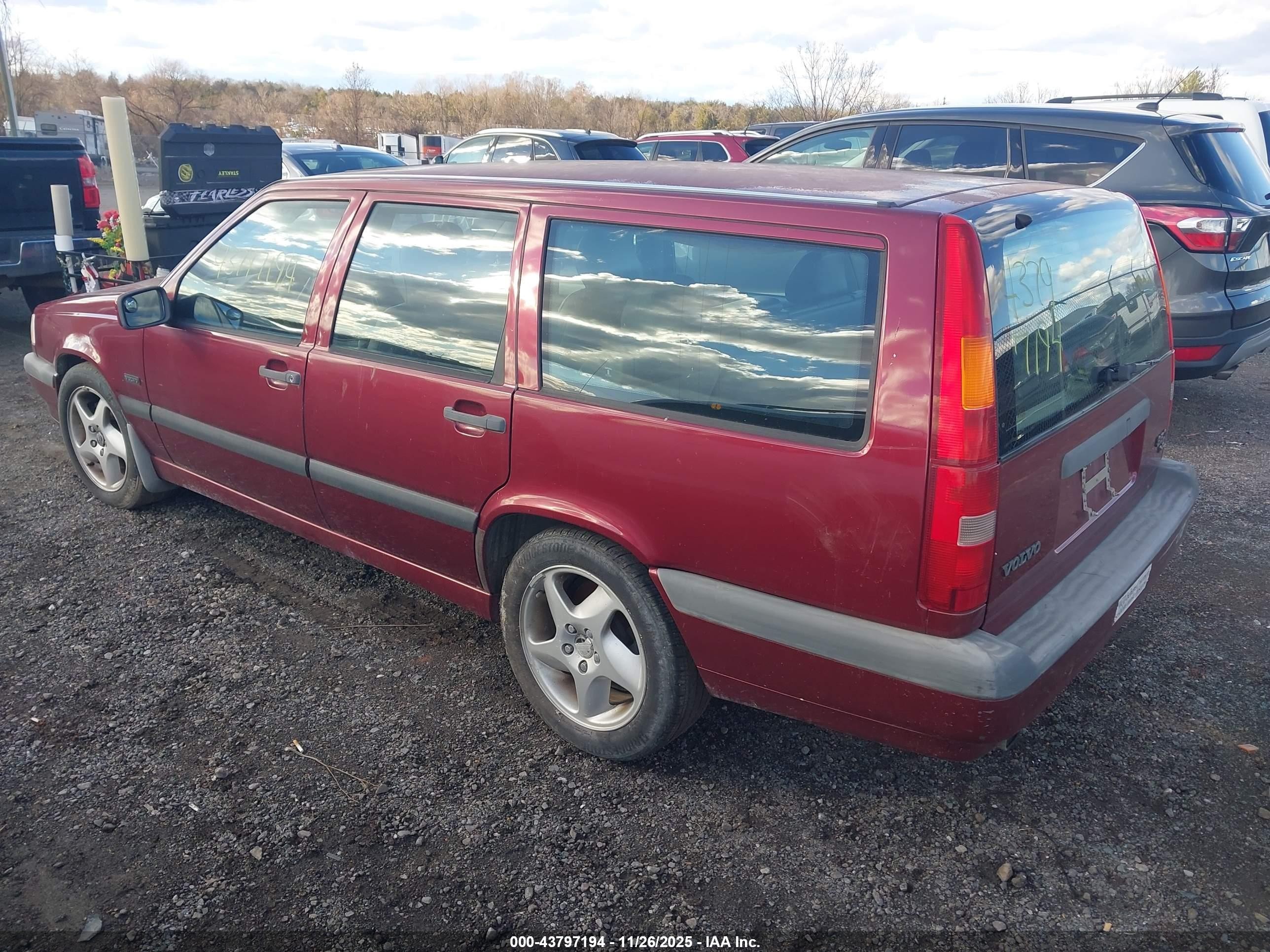 1997 Volvo 850 T5 Burgundy vin: YV1LW5728V2308040