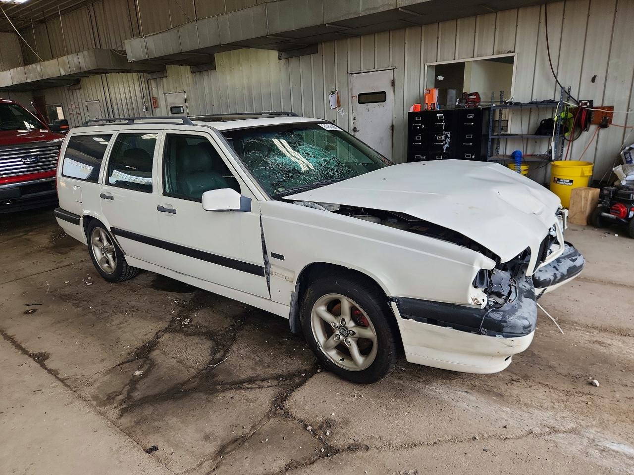1997 Volvo 850 4d T5 White vin: YV1LW5728V2323816