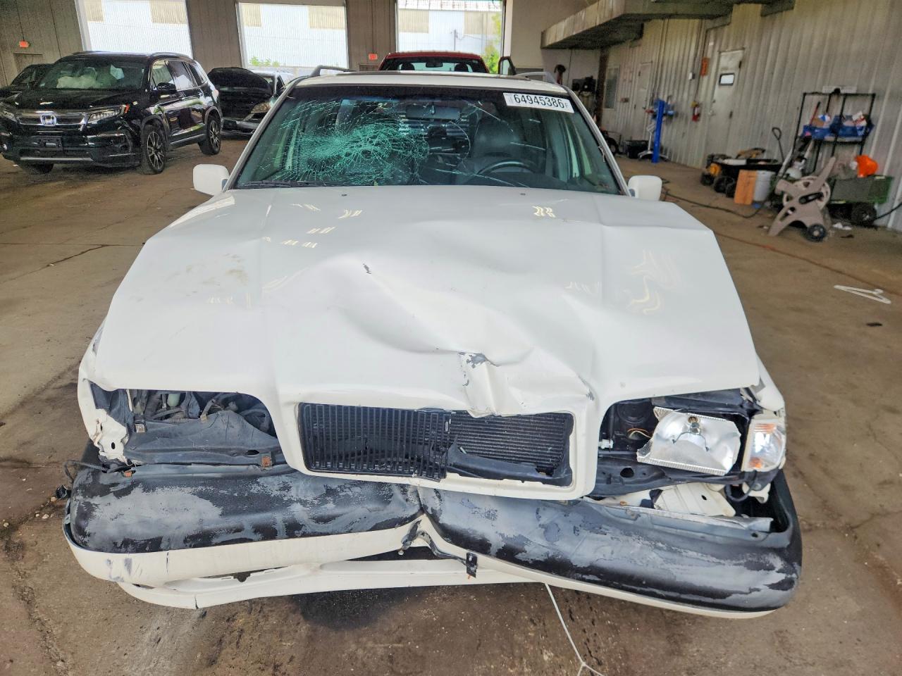 1997 Volvo 850 4d T5 White vin: YV1LW5728V2323816