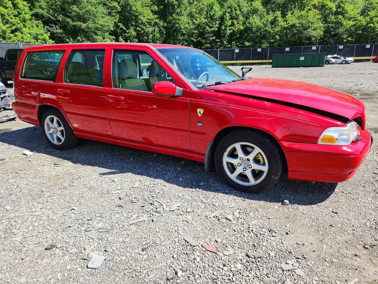 2000 Volvo V70 Red vin: YV1LW61J2Y2669418