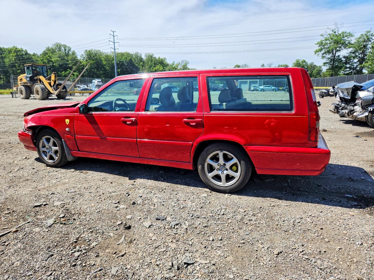 2000 Volvo V70 Red vin: YV1LW61J2Y2669418