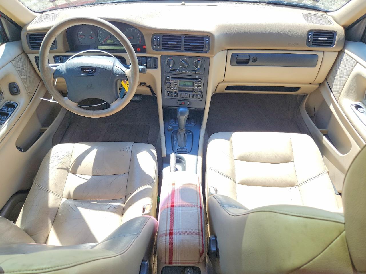 2000 Volvo V70 Red vin: YV1LW61J2Y2669418