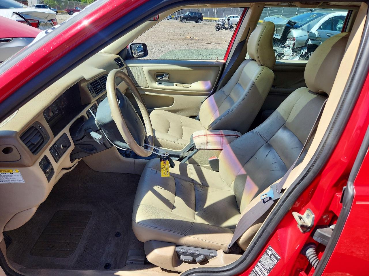 2000 Volvo V70 Red vin: YV1LW61J2Y2669418