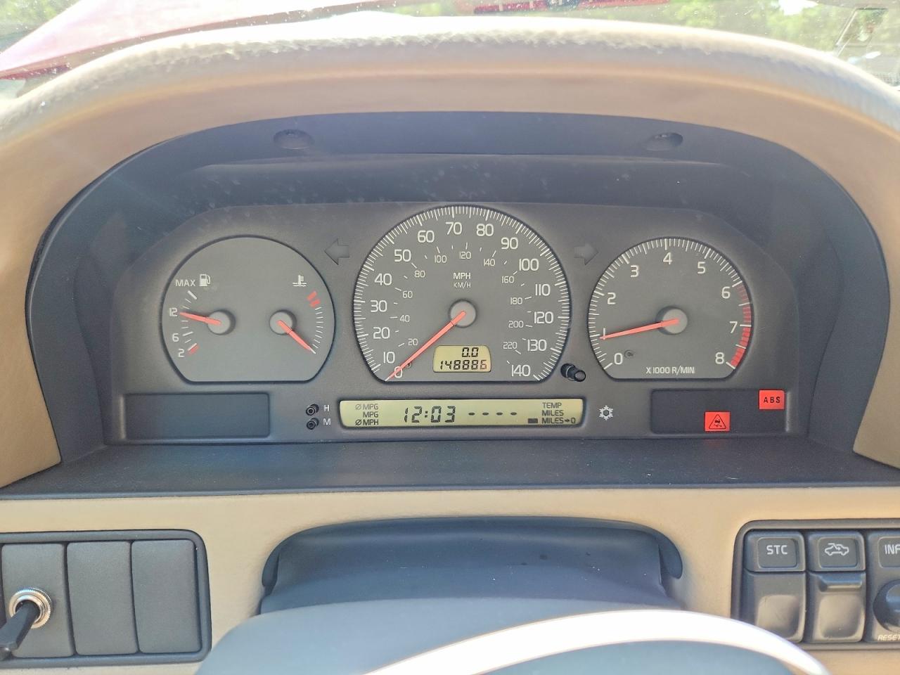 2000 Volvo V70 Red vin: YV1LW61J2Y2669418